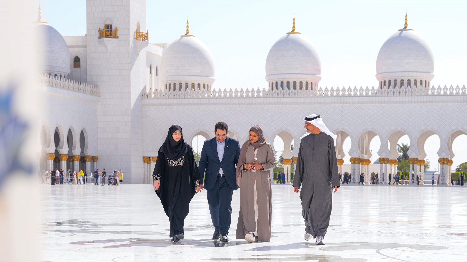 Iranian vice president visits Sheikh Zayed Grand Mosque 