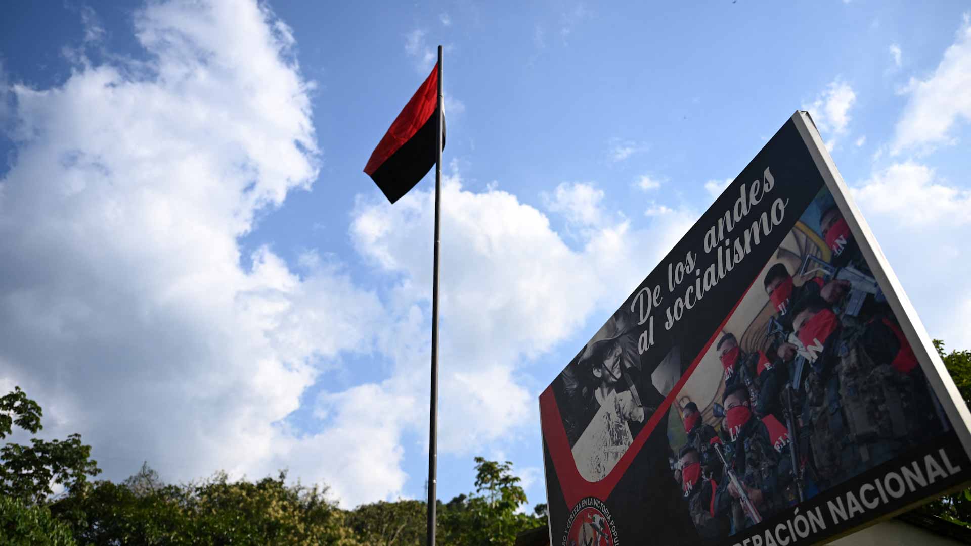 Colombia sends army to fight guerillas on Venezuela border 