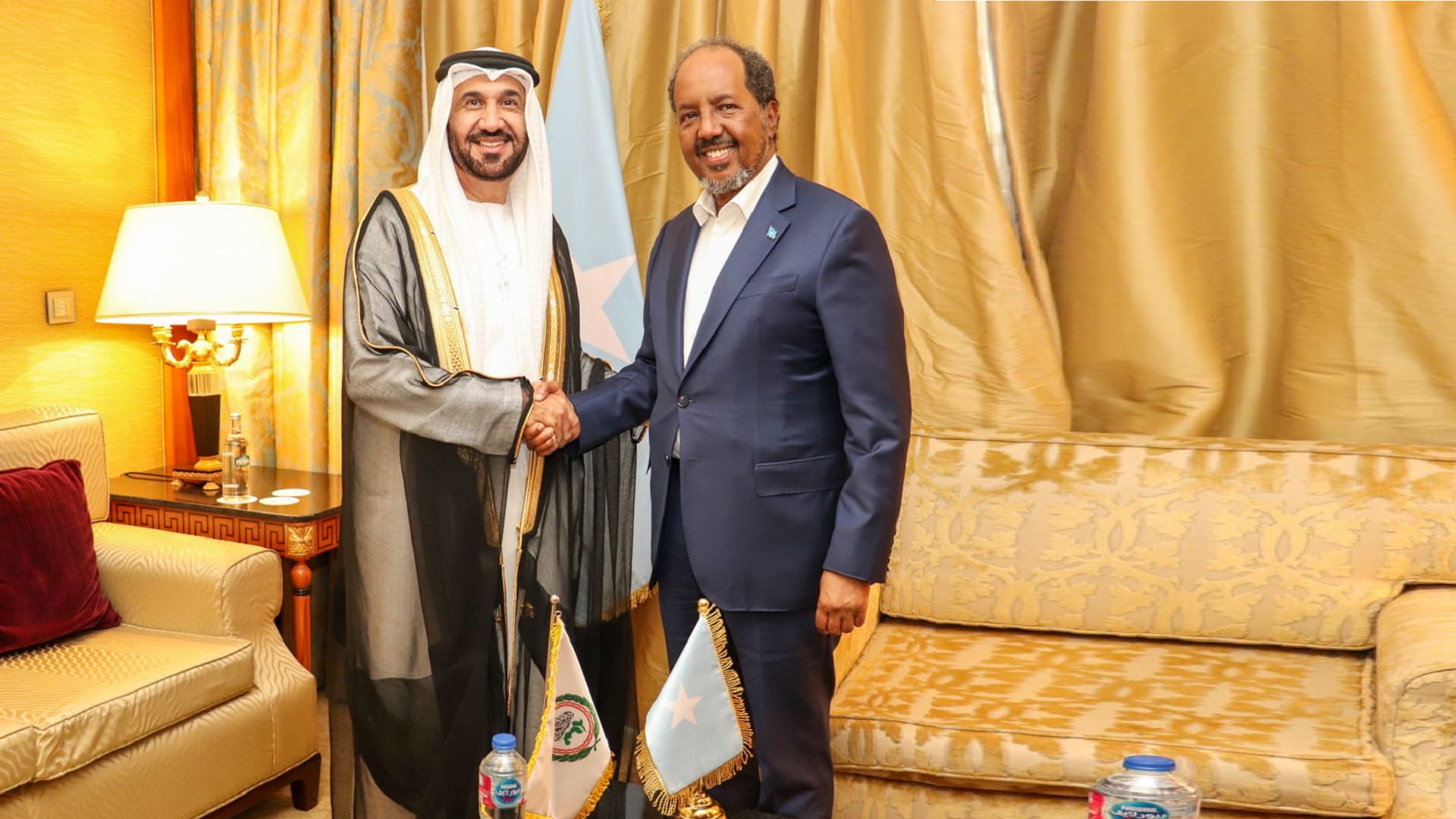 الرئيس الصومالي يشيد بدعم الإمارات للمسيرة التنموية في بلاده