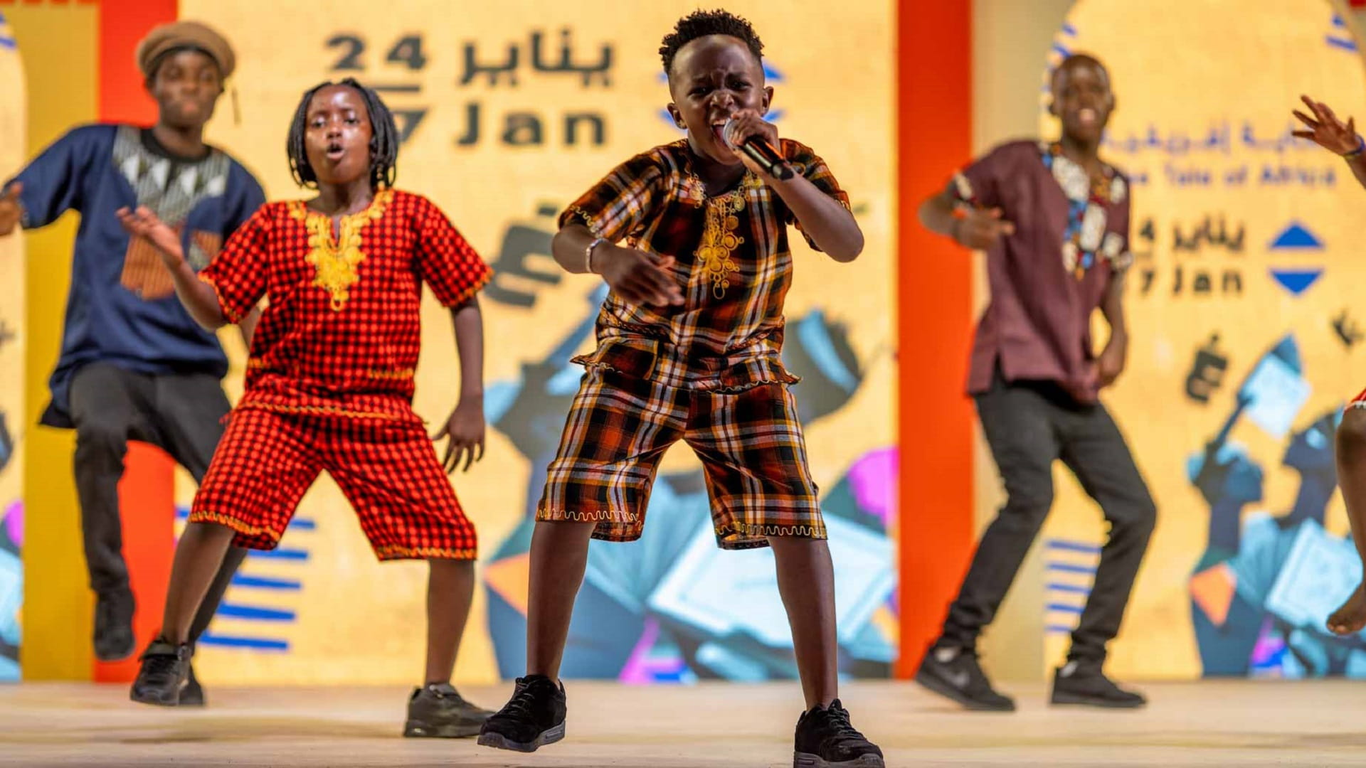 فرقة "ماساكا كيدز أفريكانا" تثري أجواء "الشارقة للأدب الإفريقي" 