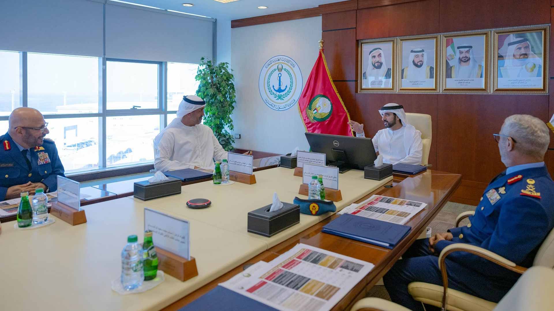 حمدان بن محمد يؤكد أهمية تطوير المنظومة الدفاعية للدولة 