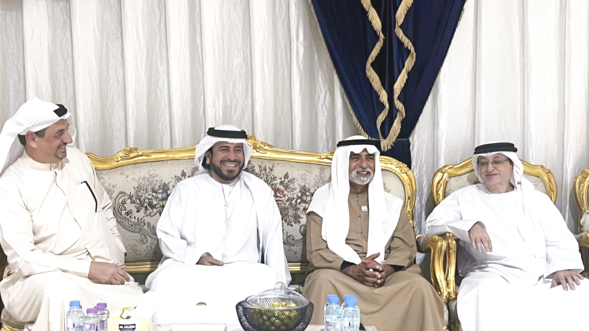 نهيان بن مبارك يقدم العزاء بوفاة محمد عيسى الشامسي برأس الخيمة 