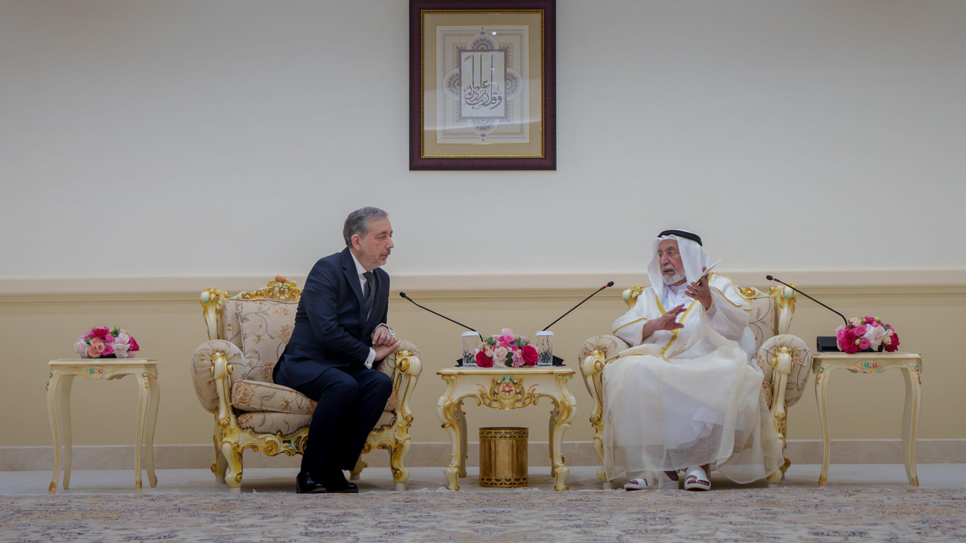 حاكم الشارقة يبحث ورئيس المكتبة الوطنية الفرنسية تعزيز التعاون