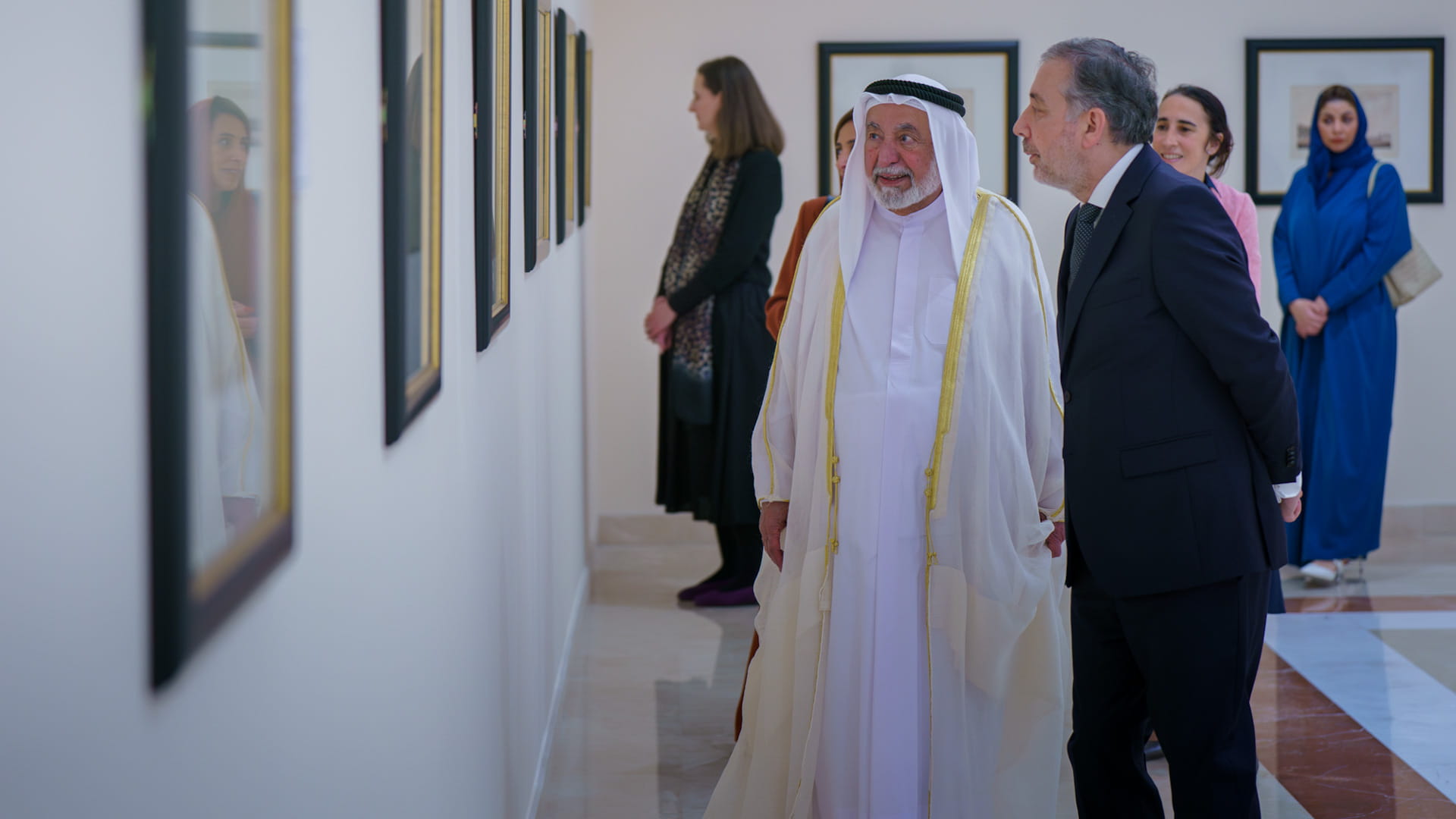 حاكم الشارقة يبحث ورئيس المكتبة الوطنية الفرنسية تعزيز التعاون