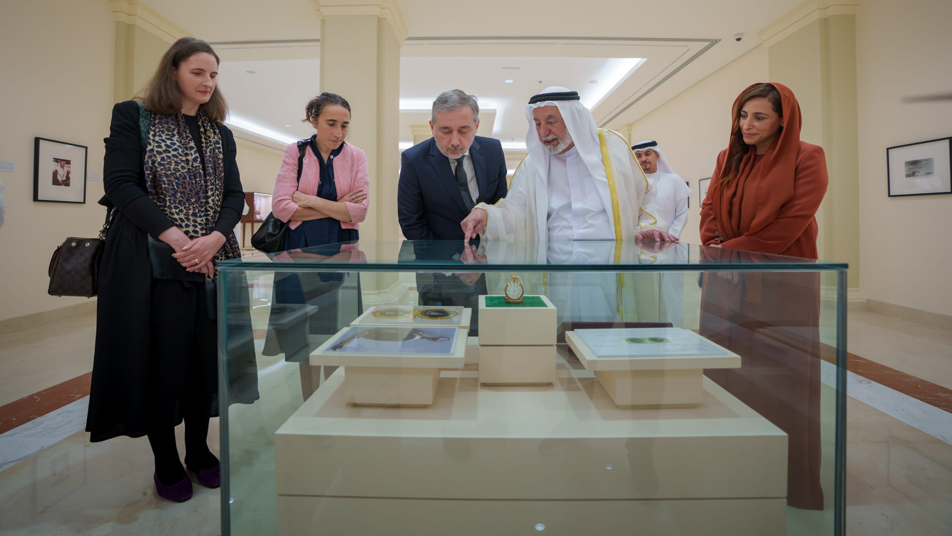 Sharjah Ruler meets with Pres. of the National Library of France 