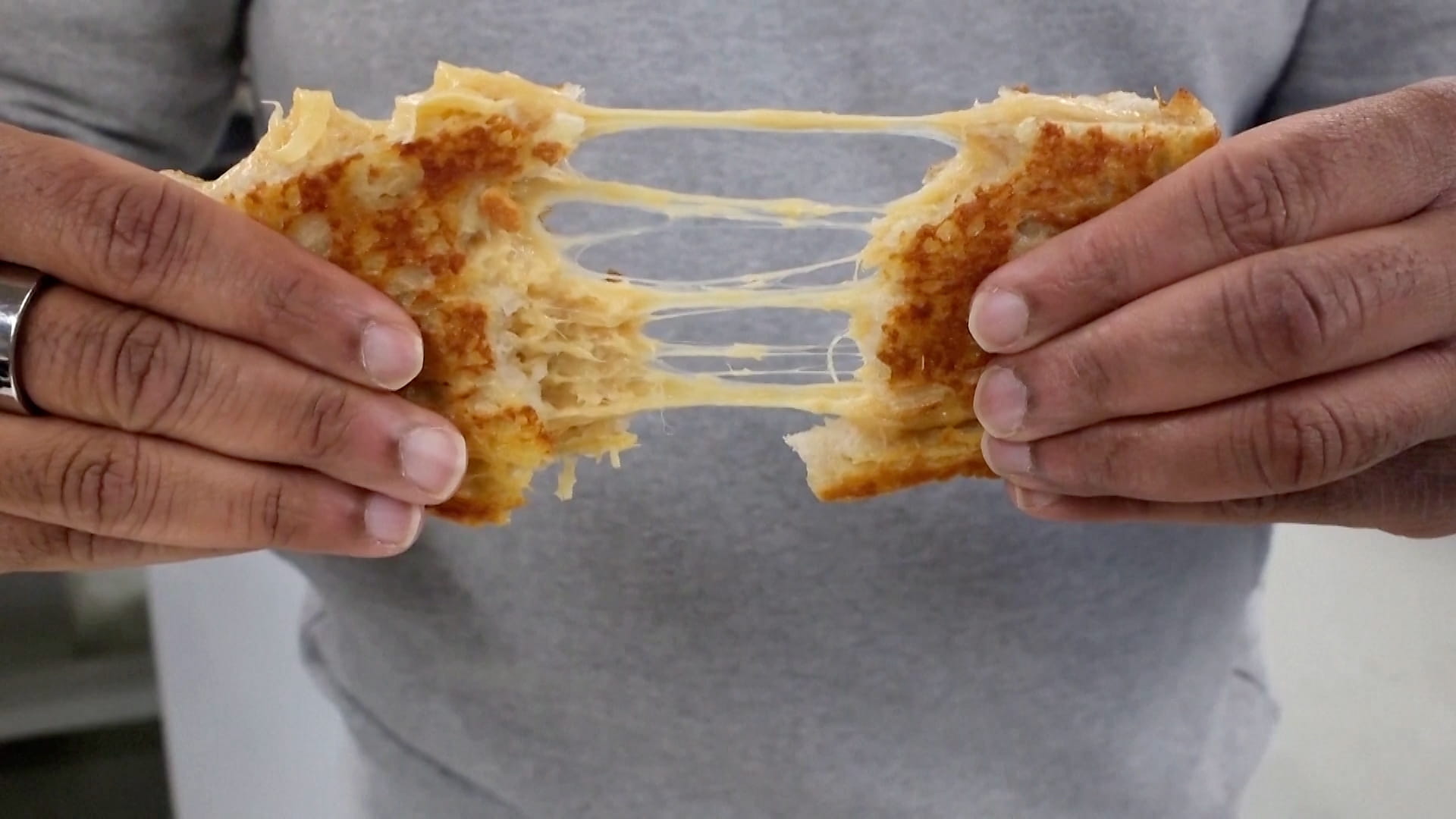  في ابتكار بريطاني.. جبنة تُصنع في المختبر دون الحاجة لحليب الأبقار 