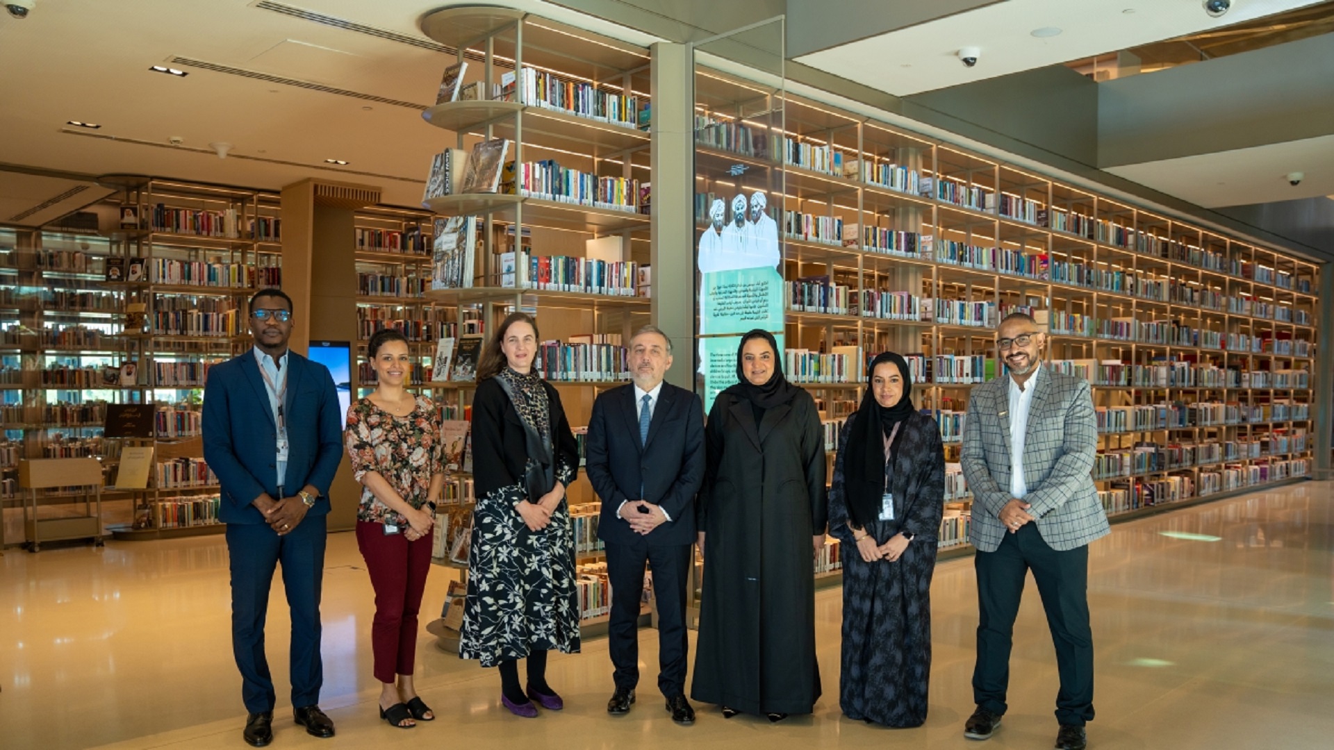 رئيس المكتبة الوطنية الفرنسية يزور بيت الحكمة بالشارقة