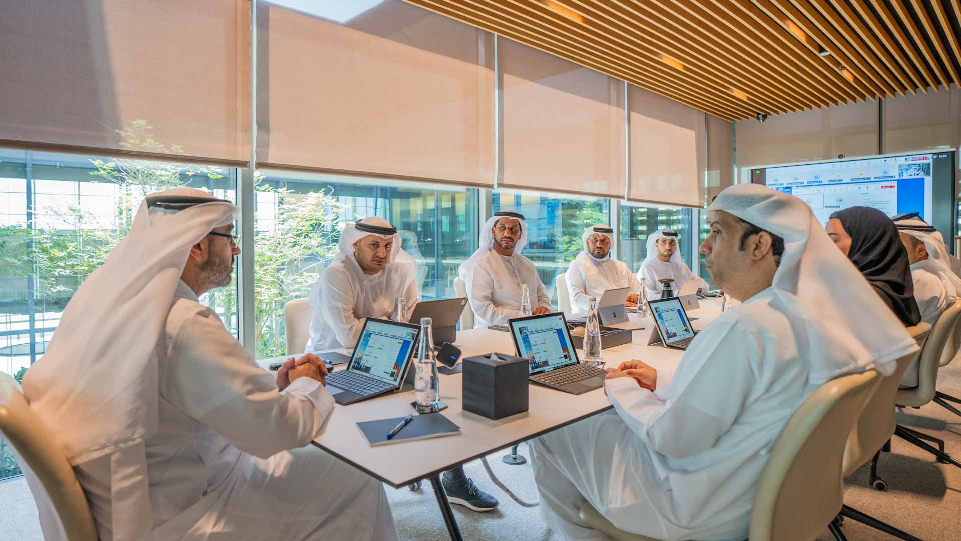 صورة بعنوان: "الشارقة للرياضات البحرية" يعتمد مشاركة فريق الشراع ببطولات المغرب 