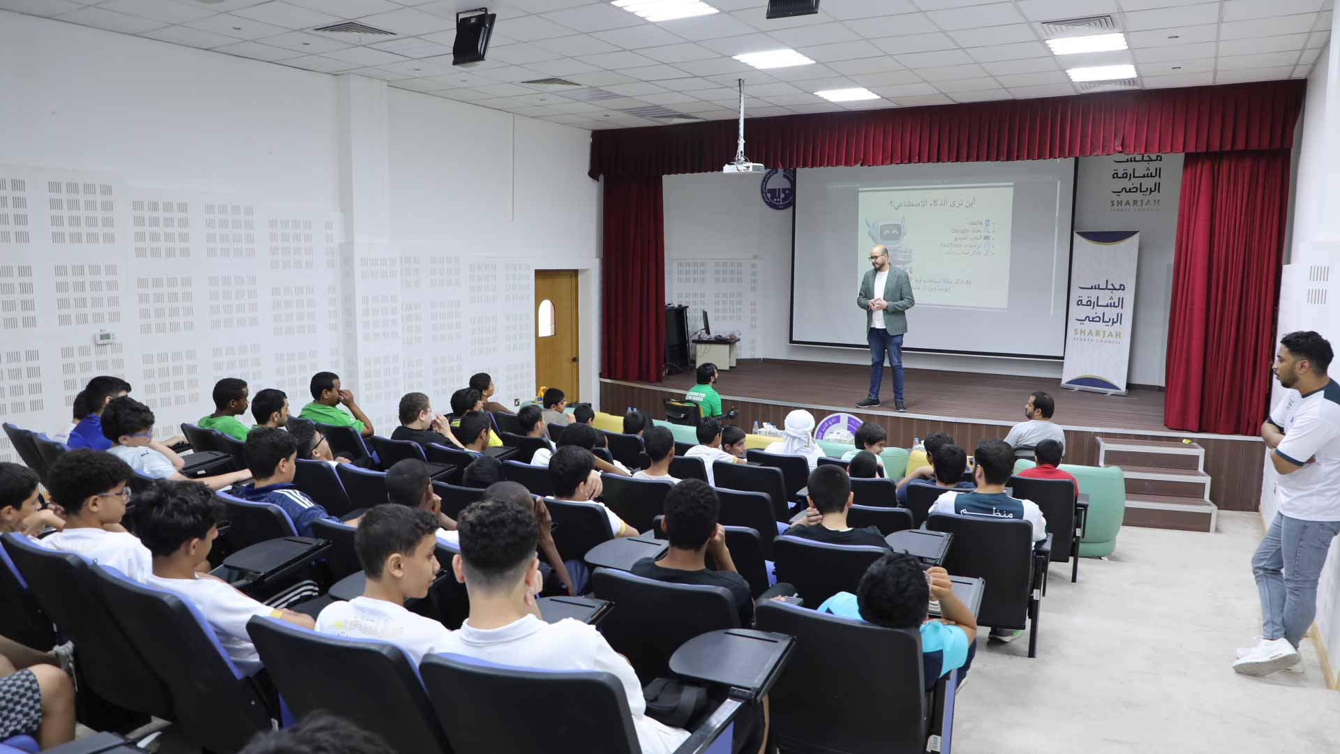 صورة بعنوان: نادي الذيد يثري صيف الشارقة بورشة تفاعلية في الذكاء الاصطناعي 