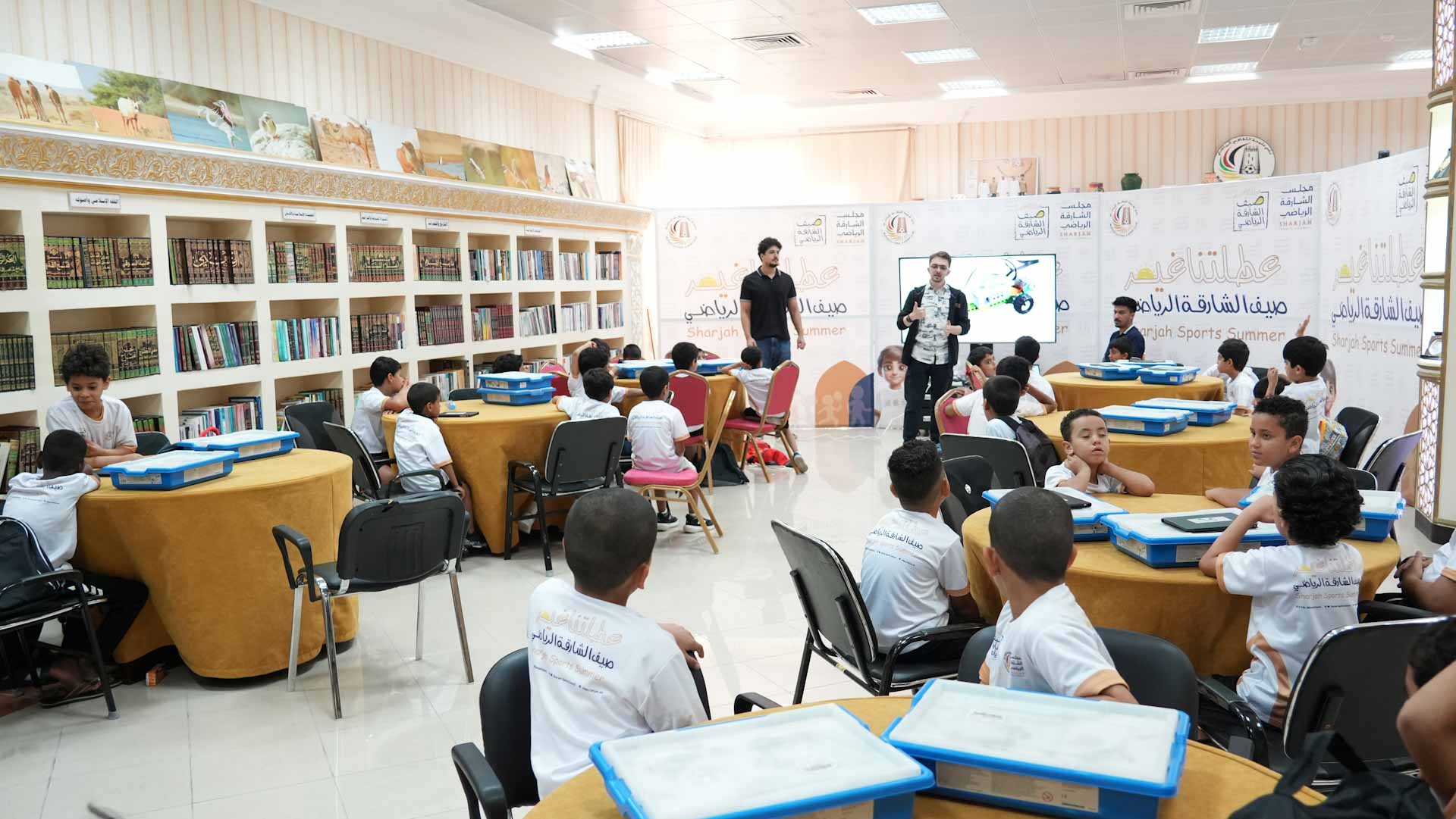 صورة بعنوان: نادي مليحة يُنمي مهارات 80 منتسباً في ورشة روبوتات ضمن صيف الشارقة 