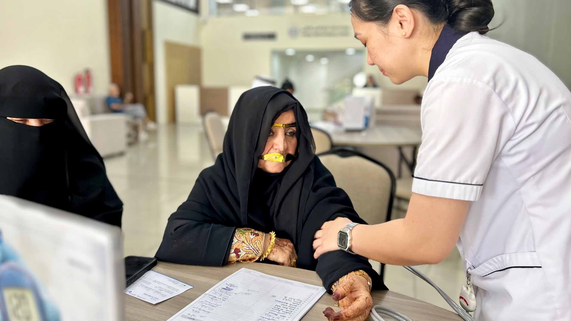 "اجتماعية الشارقة" تنظم يوماً صحياً لكبار السن 