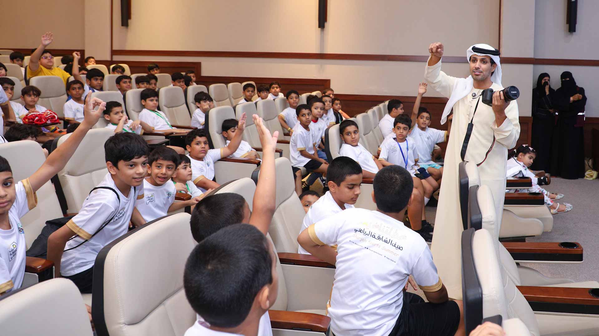 صورة بعنوان: نادي دبا الحصن يرسخ الوعي الرقمي ويحفز الإبداع في "عطلتنا غير" 