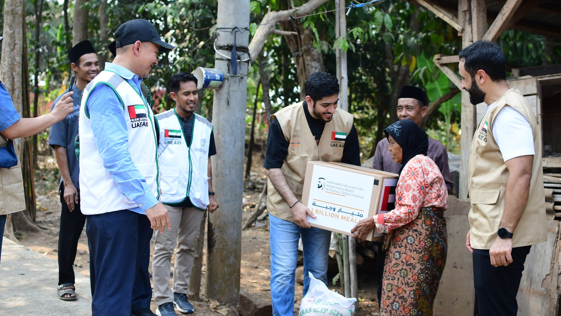 محمد بن راشد يعلن إنجاز مشروع "مليار وجبة" بالكامل 