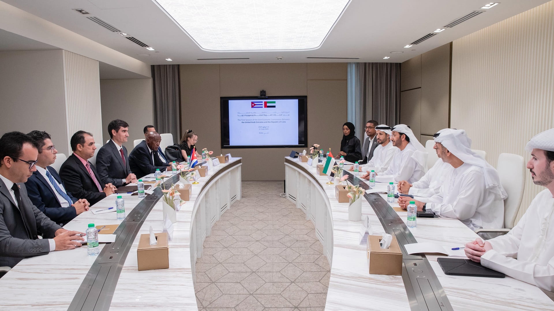 الإمارات وكوبا تبحثان تعزيز التعاون الاستثماري والتجاري والزراعي 