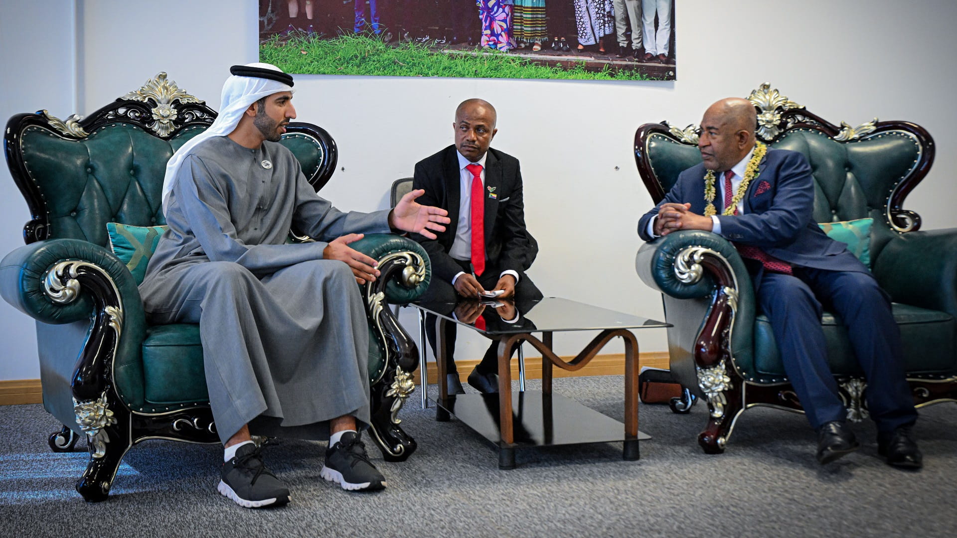 شخبوط بن نهيان يشارك باحتفال جمهورية القمر بذكرى استقلالها الـ50 