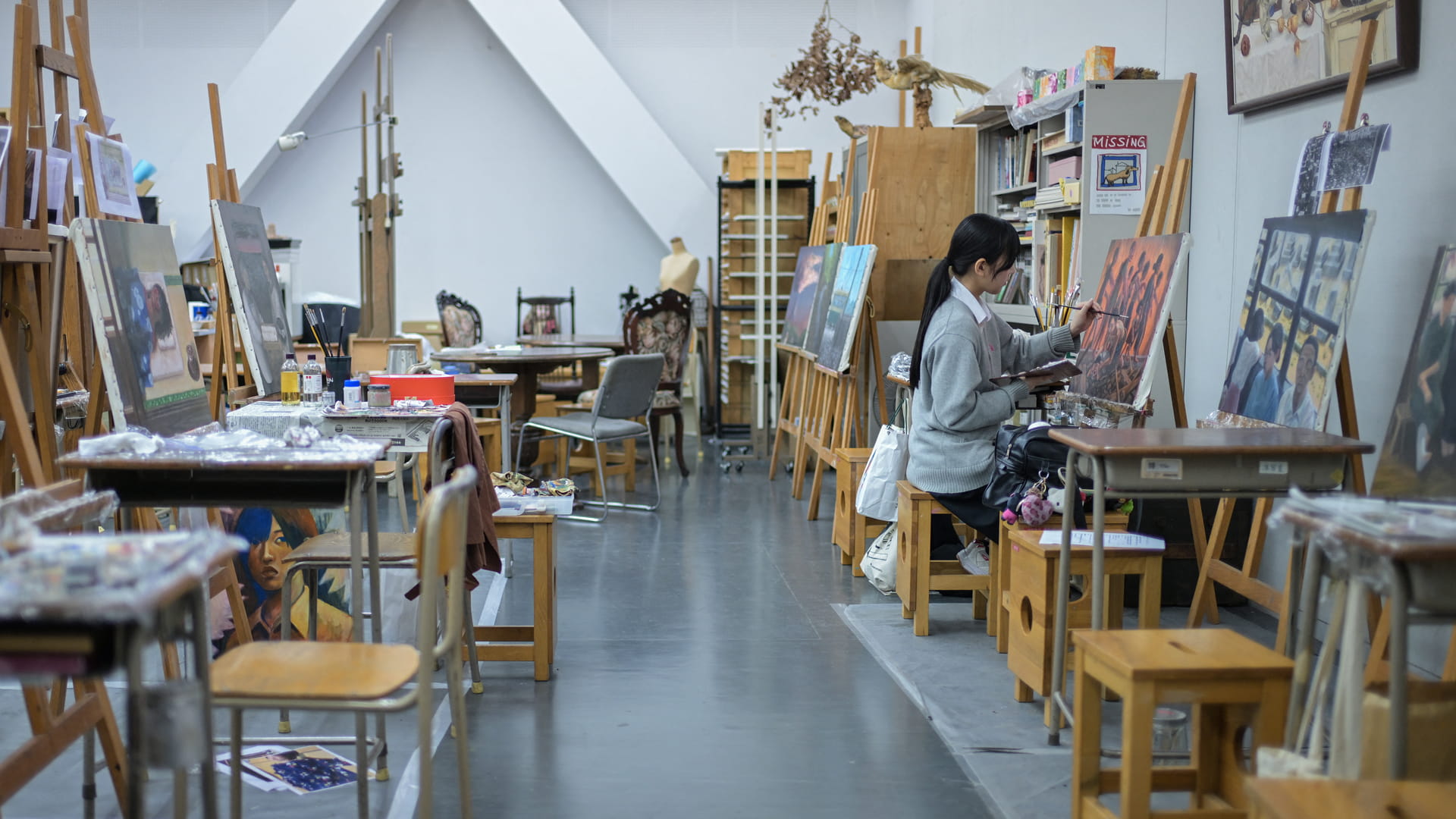 Hiroshima teens relay atom bomb horror with art 