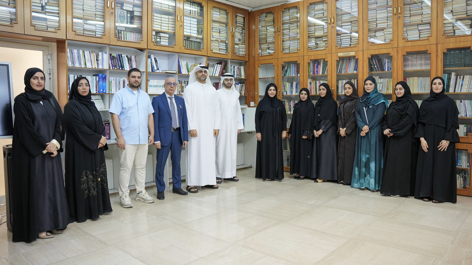 "مالية الشارقة" تُعزز ثقافة الحوار عبر مُبادرة "مجلس القراءة" 