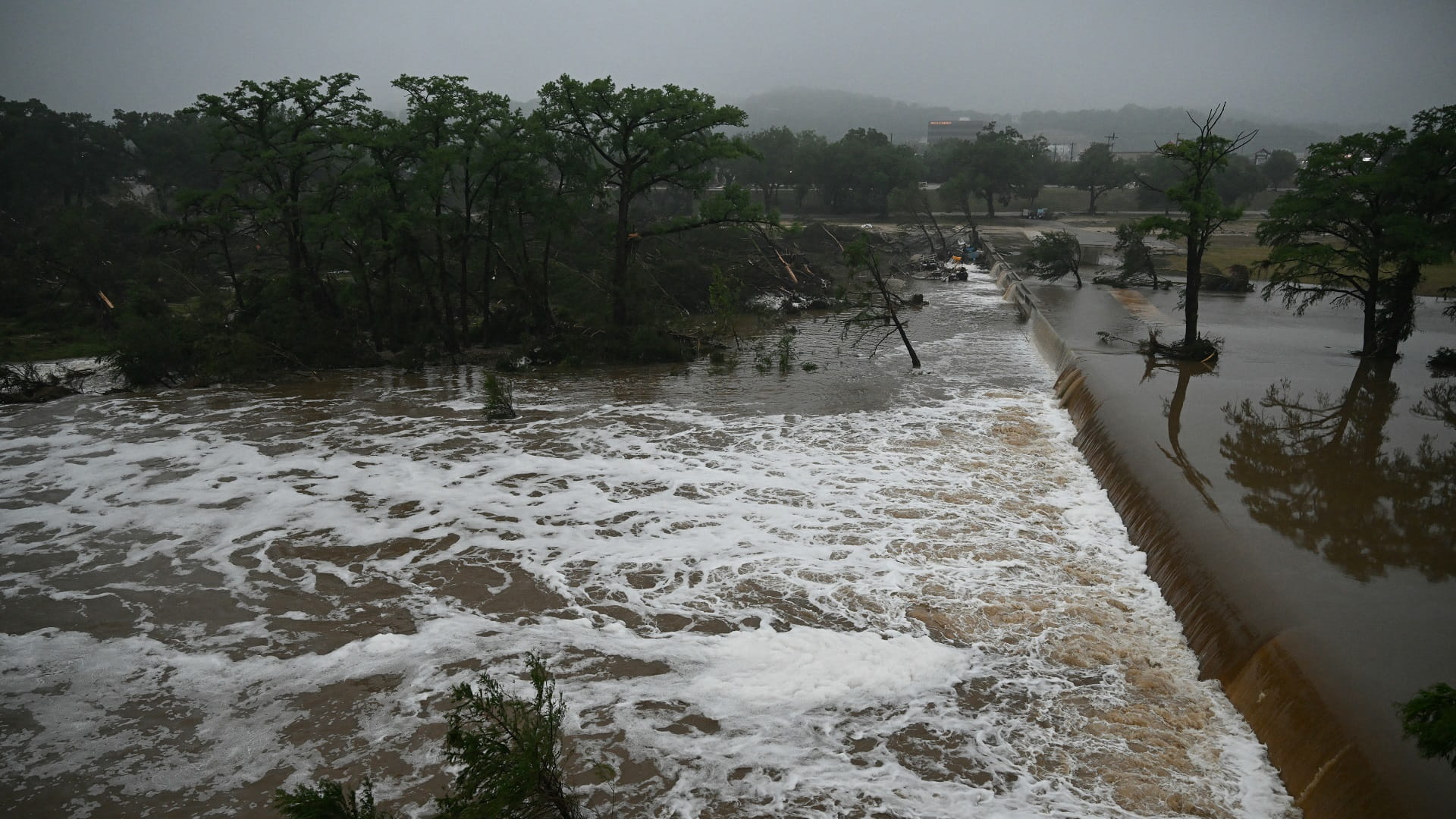 68 قتيلاً بفيضانات تكساس وترامب يعلن مقاطعة كير منطقة كوارث 