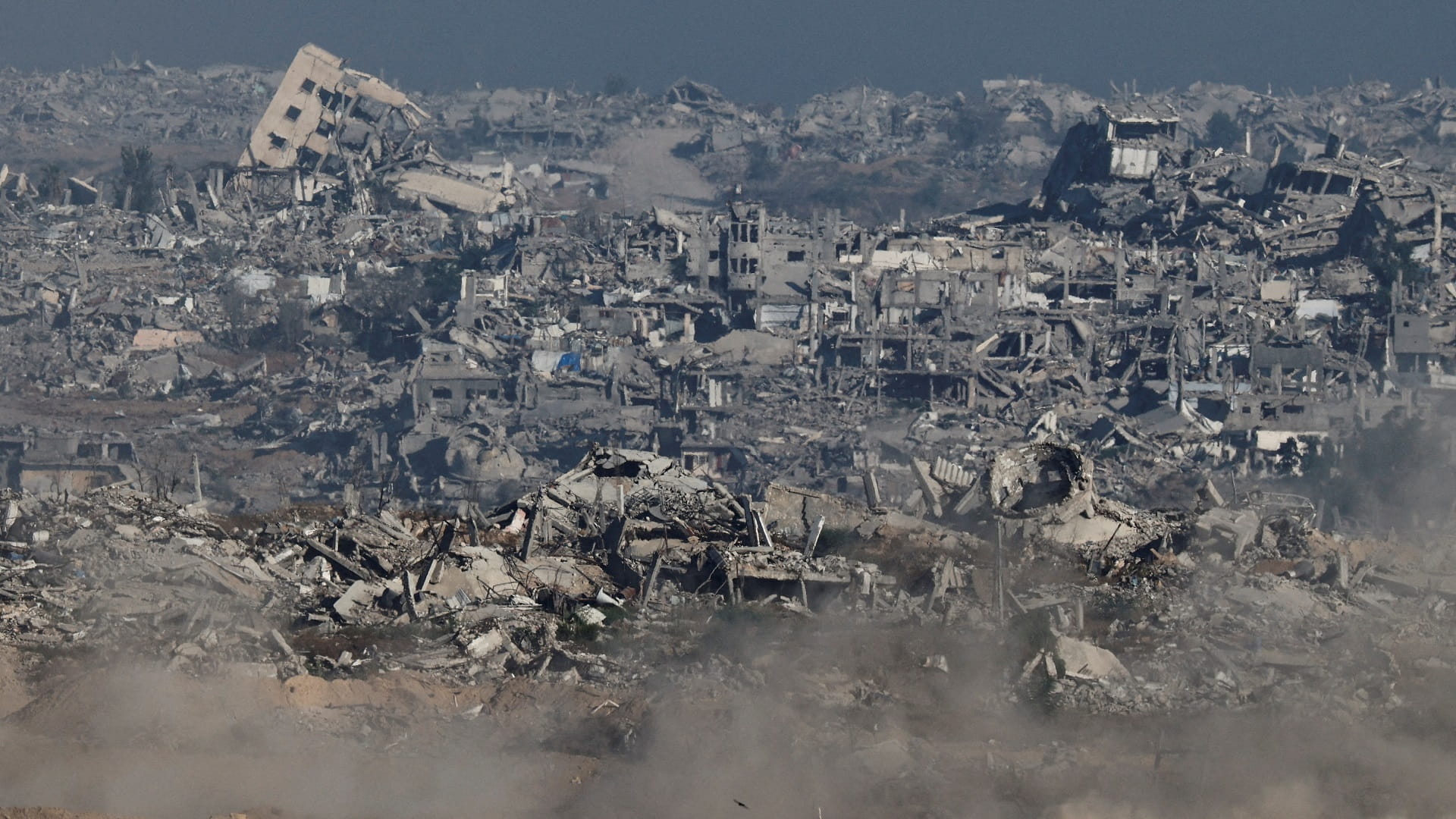 80 شهيداً و304 جرحى بقصف إسرائيلي على غزة في 24 ساعة 