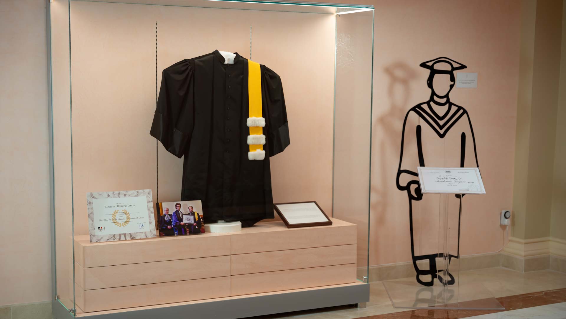 دارة سلطان القاسمي تحتفي بدكتوراه حاكم الشارقة من جامعة باريس ديدرو 