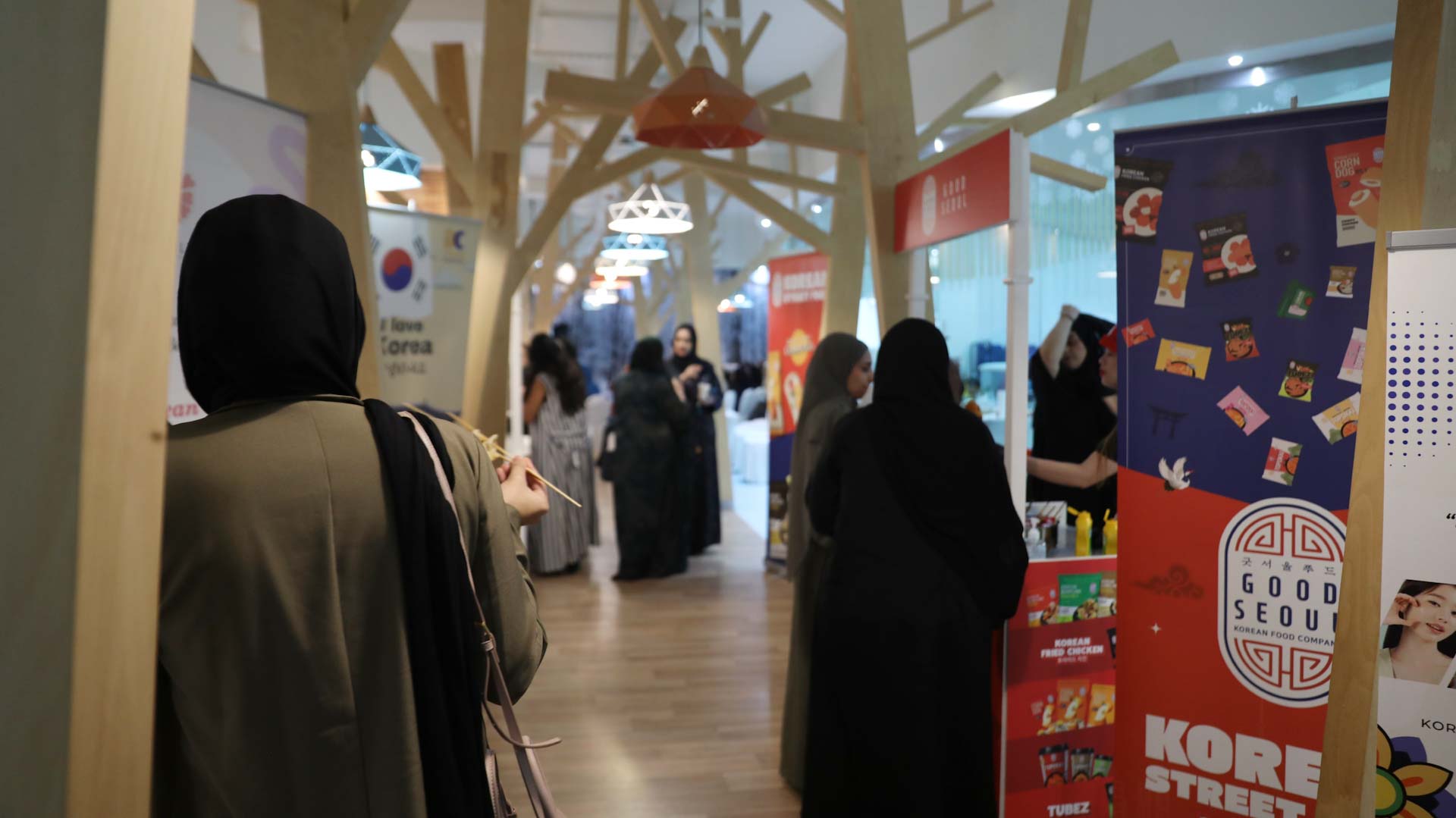 نادي سيدات الشارقة ينظم فعالية تعرّف بتراث كوريا وجمال شتائها 