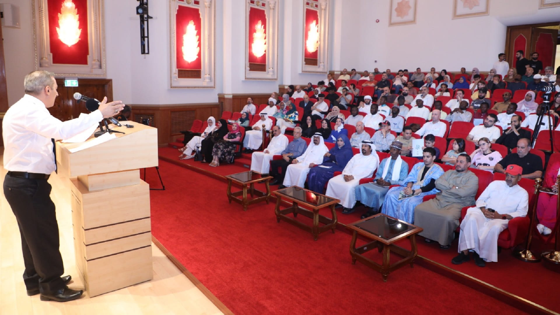 مجازات من سنابل اللغة في بيت الشعر بالشارقة  