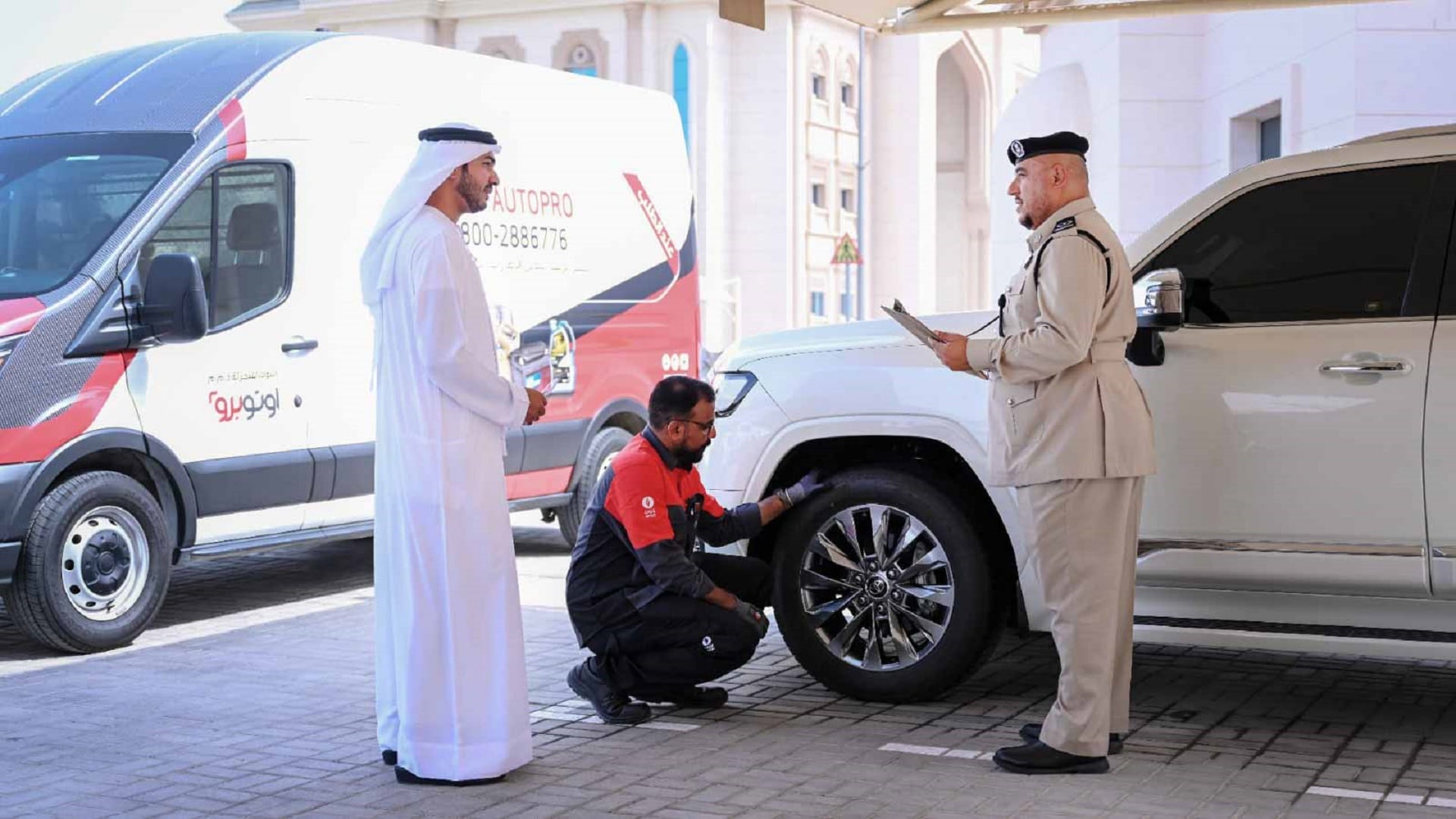 Sharjah Police arrange car tire inspection campaign for employees 
