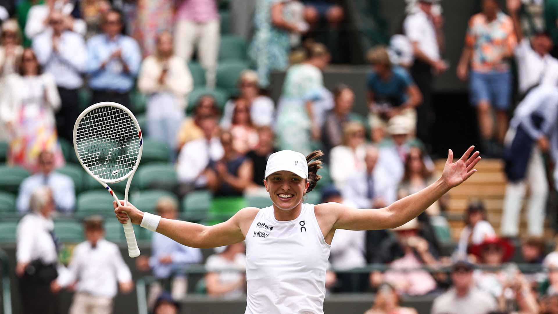 البولندية شفيونتيك تتأهل إلى نصف نهائي بطولة ويمبلدون للتنس 