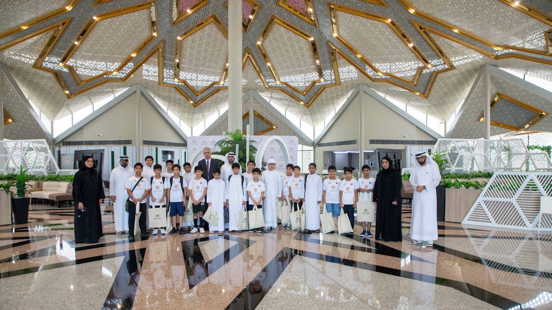 مشاركو "عطلتنا غير" بالحمرية يزورون جامعة الشارقة 