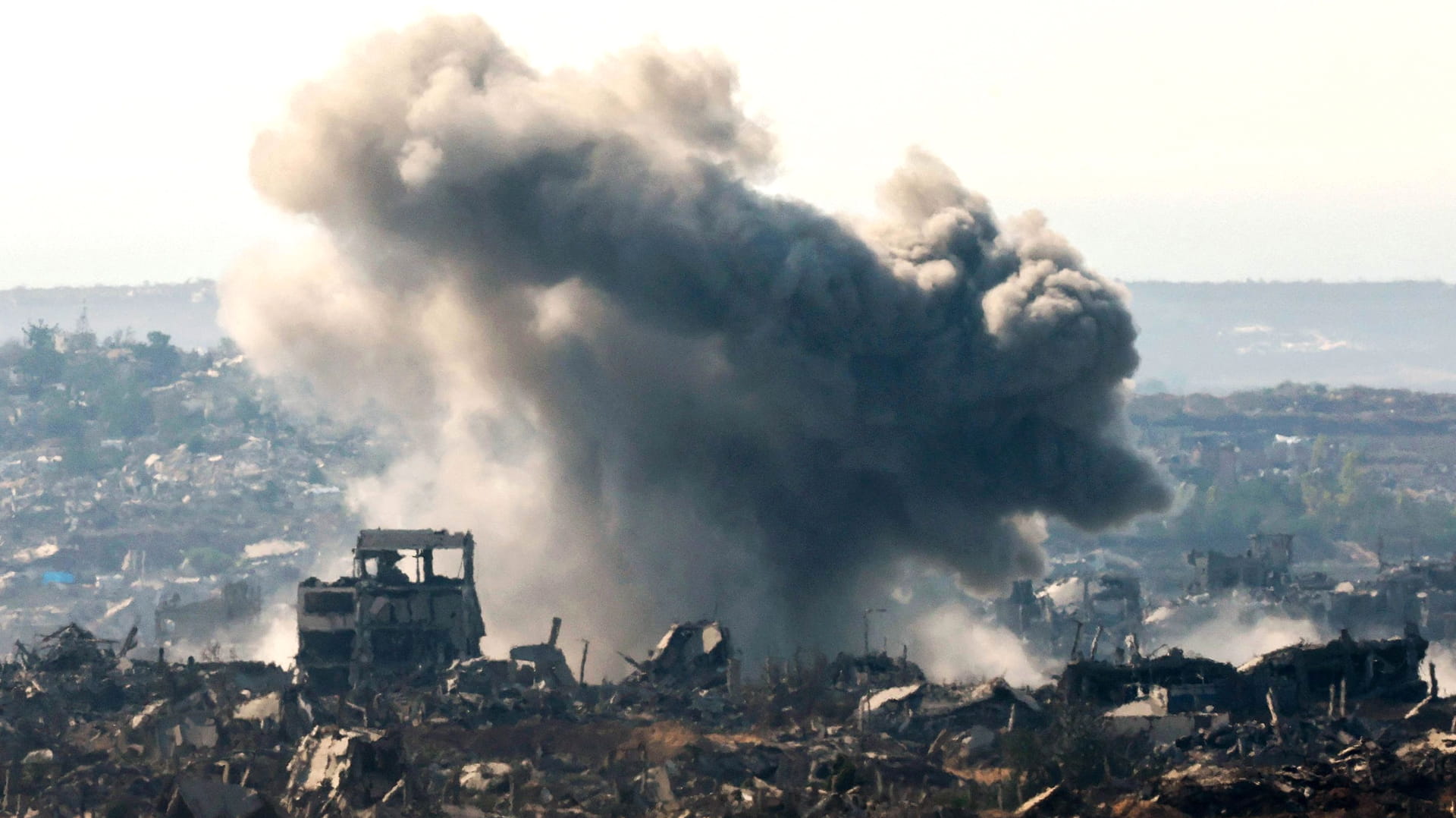 شهداء وجرحى في قصف إسرائيلي على غزة وهجوم للمستوطنين بالضفة 