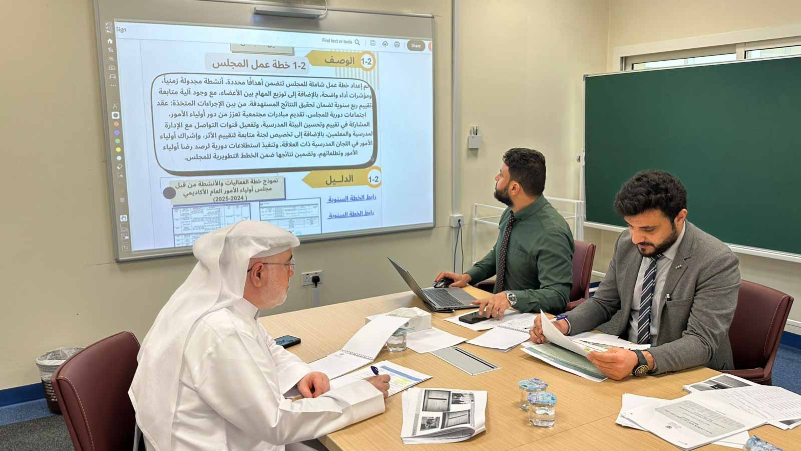 "أمور طلبة الشارقة" ينهي فرز نتائج مسابقة "أفضل مجلس أولياء بمدارس الإمارة" 