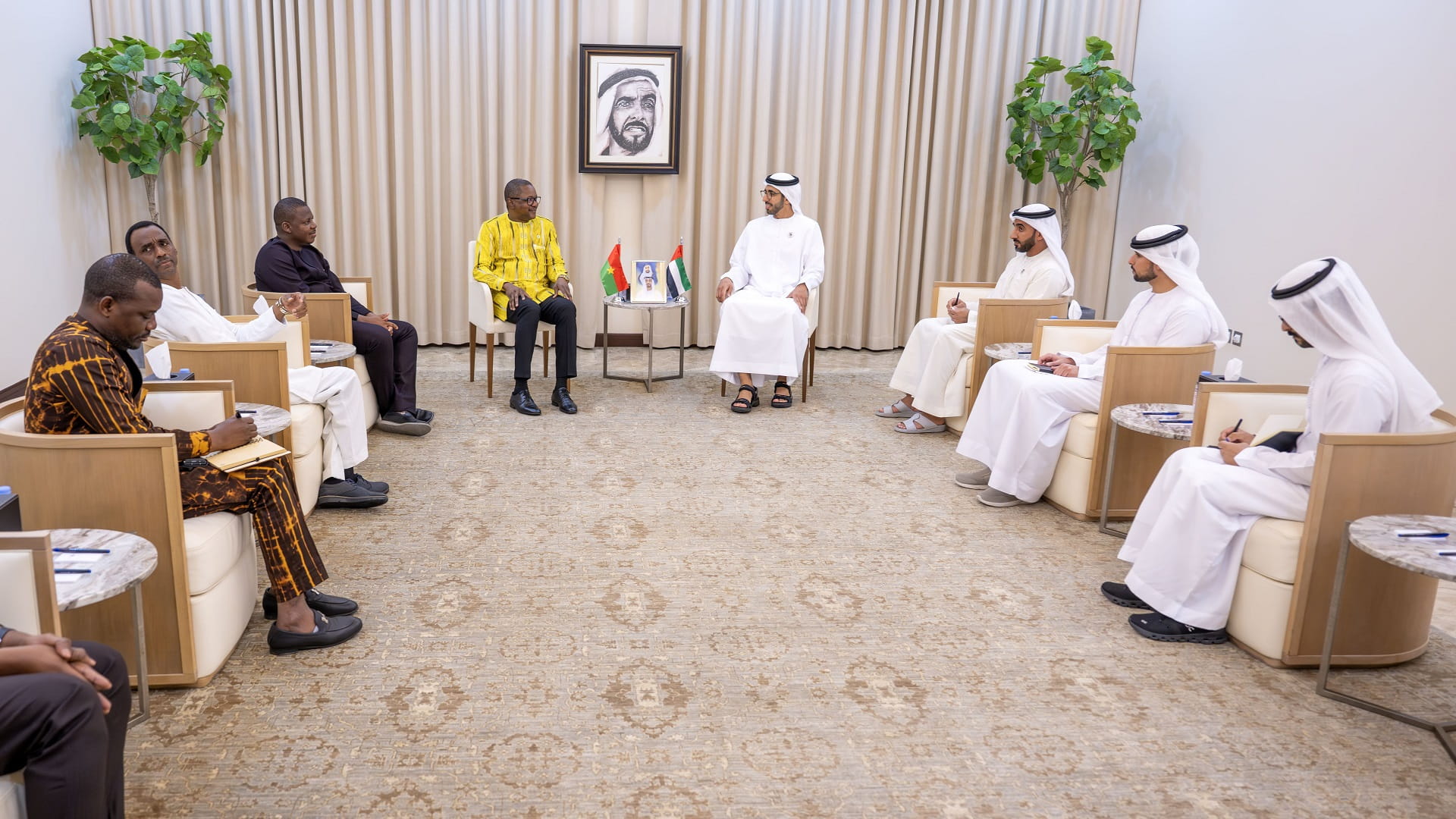 شخبوط بن نهيان يبحث ووزير خارجية بوركينا فاسو تعزيز العلاقات 