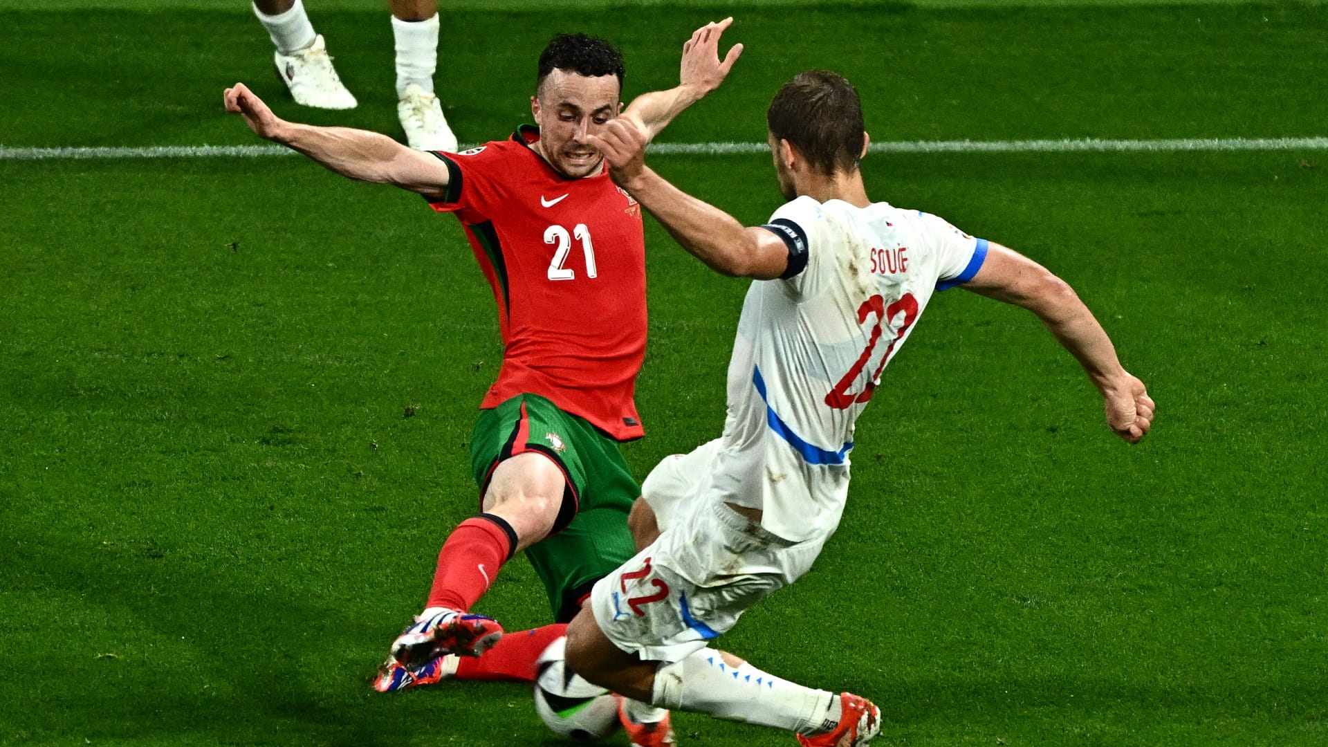 نادي ليفربول يسحب رقم 20 تكريماً لديوغو جوتا