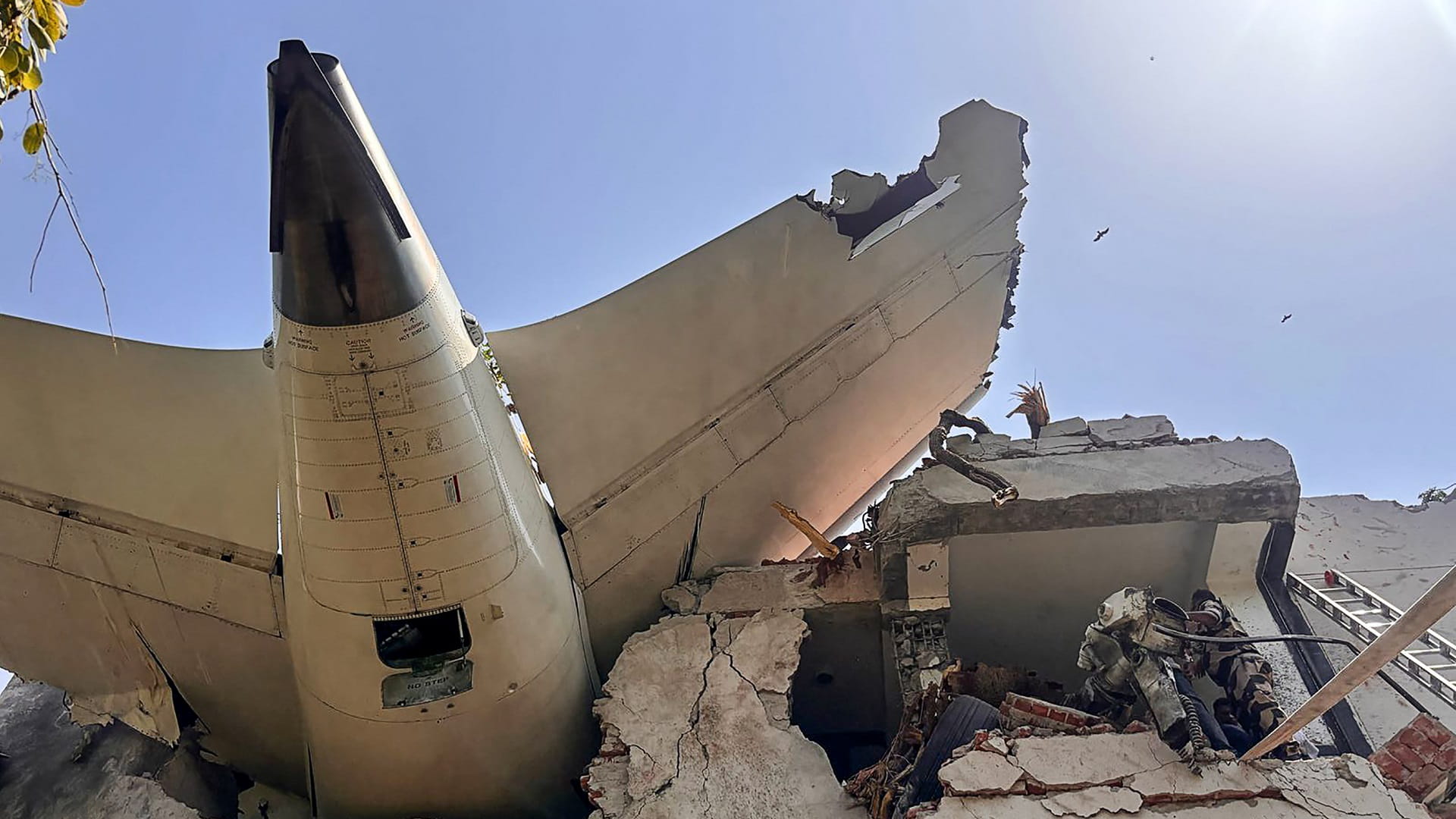 تقرير أولي يكشف انقطاع وقود طائرة "أير إنديا" المنكوبة بشكل غامض