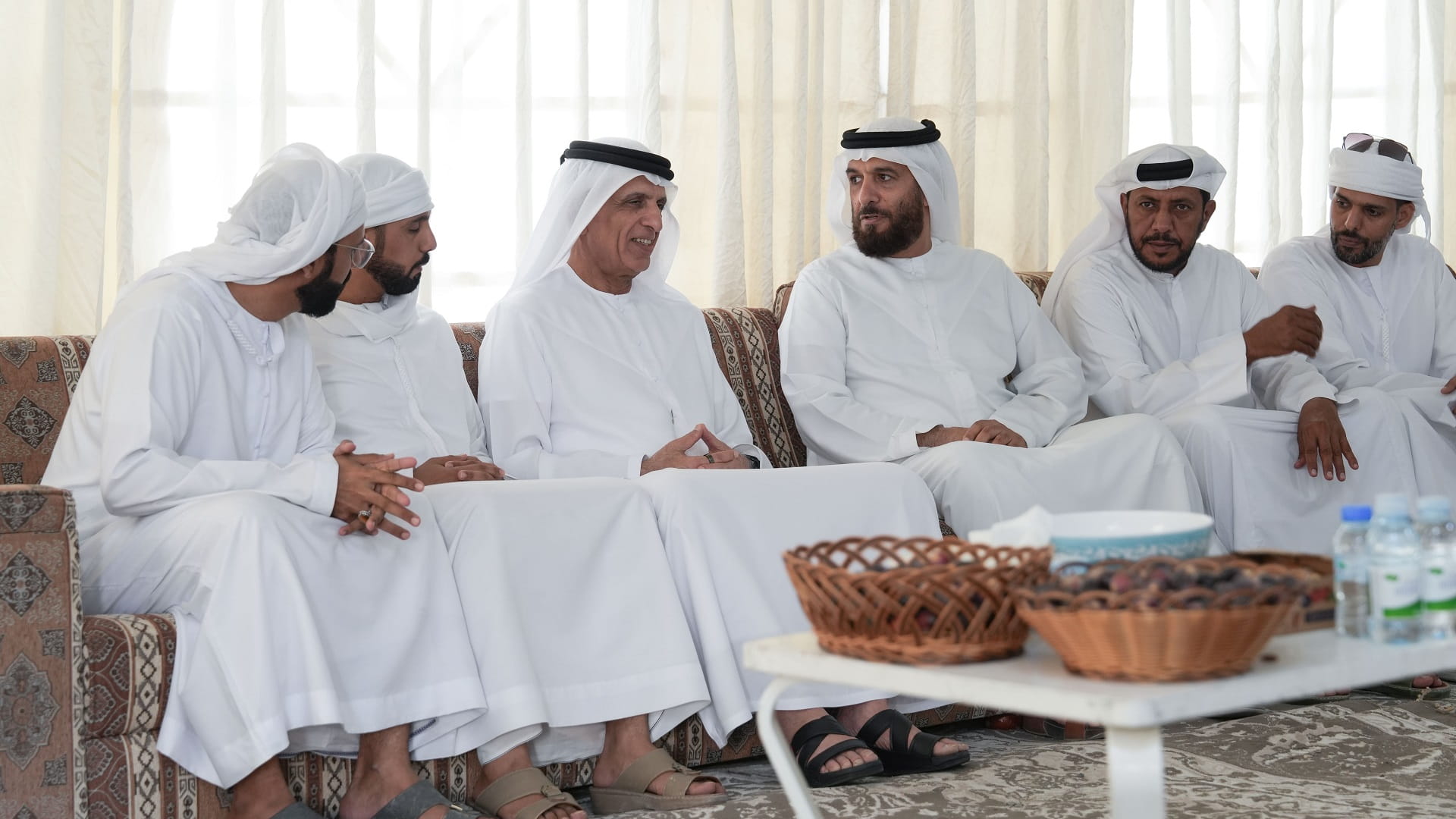 سعود بن صقر يقدم واجب العزاء بوفاة إبراهيم المعلا ومبارك الكتبي 