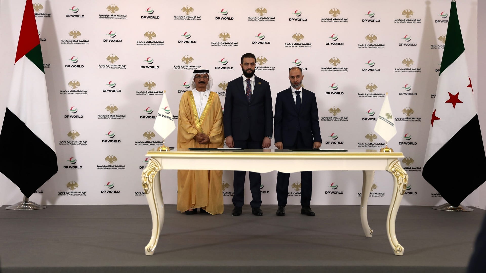 موانئ دبي توقع اتفاقية لتطوير وتشغيل ميناء طرطوس السوري 30 عاماً 