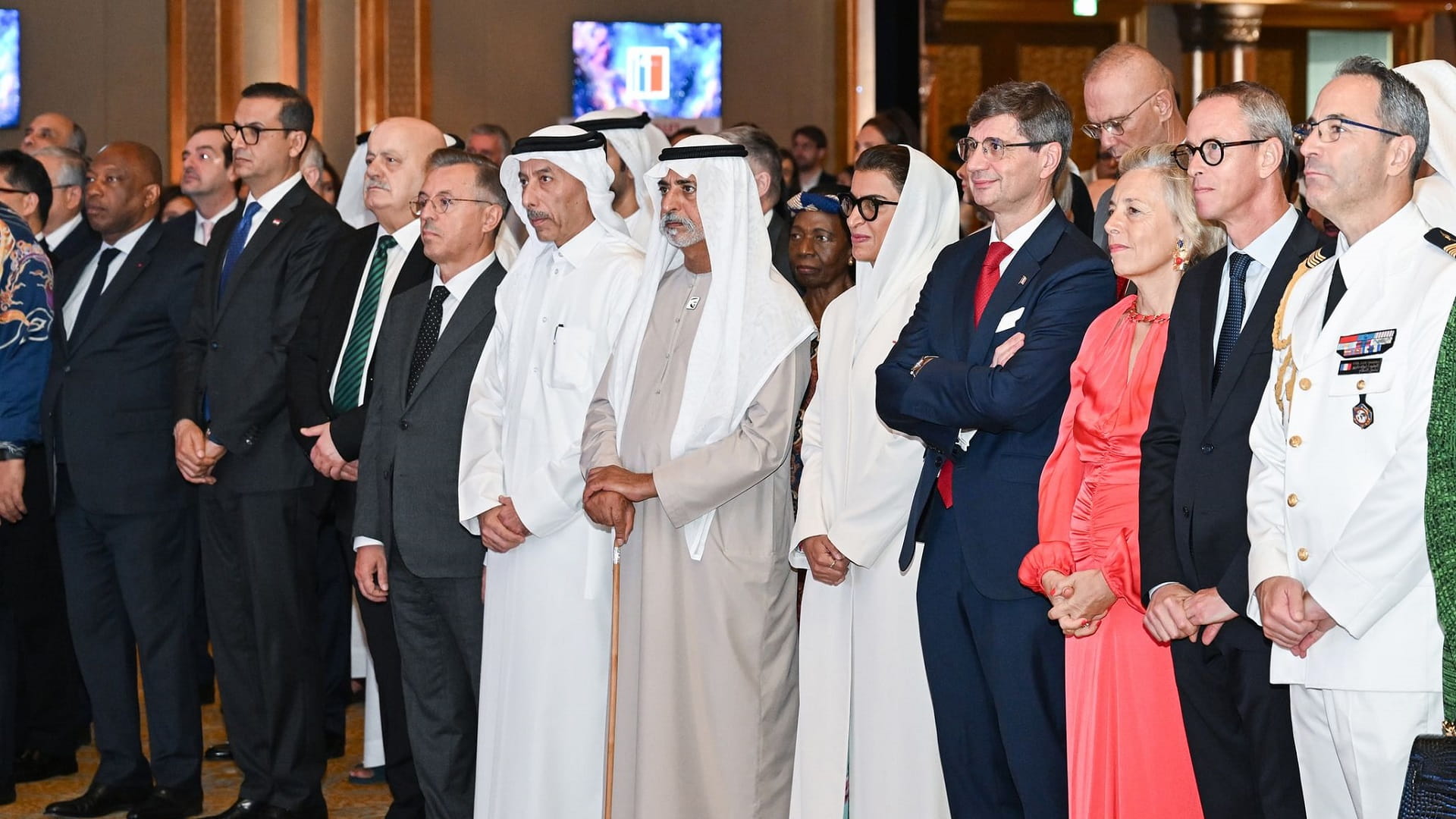 نهيان بن مبارك يشهد حفل السفارة الفرنسية بيومها الوطني 