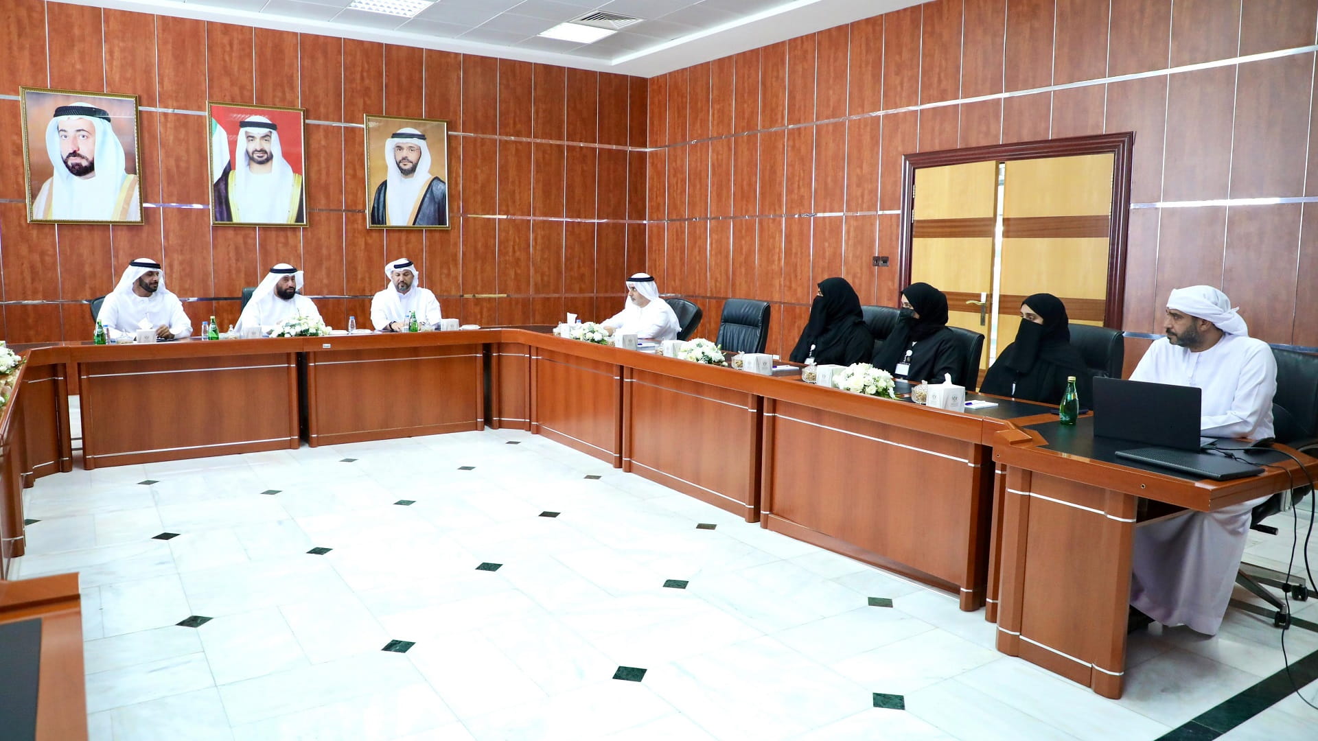 رئيس دائرة بلديات الشارقة يبحث في البطائح تعزيز رفاهية الأهالي  