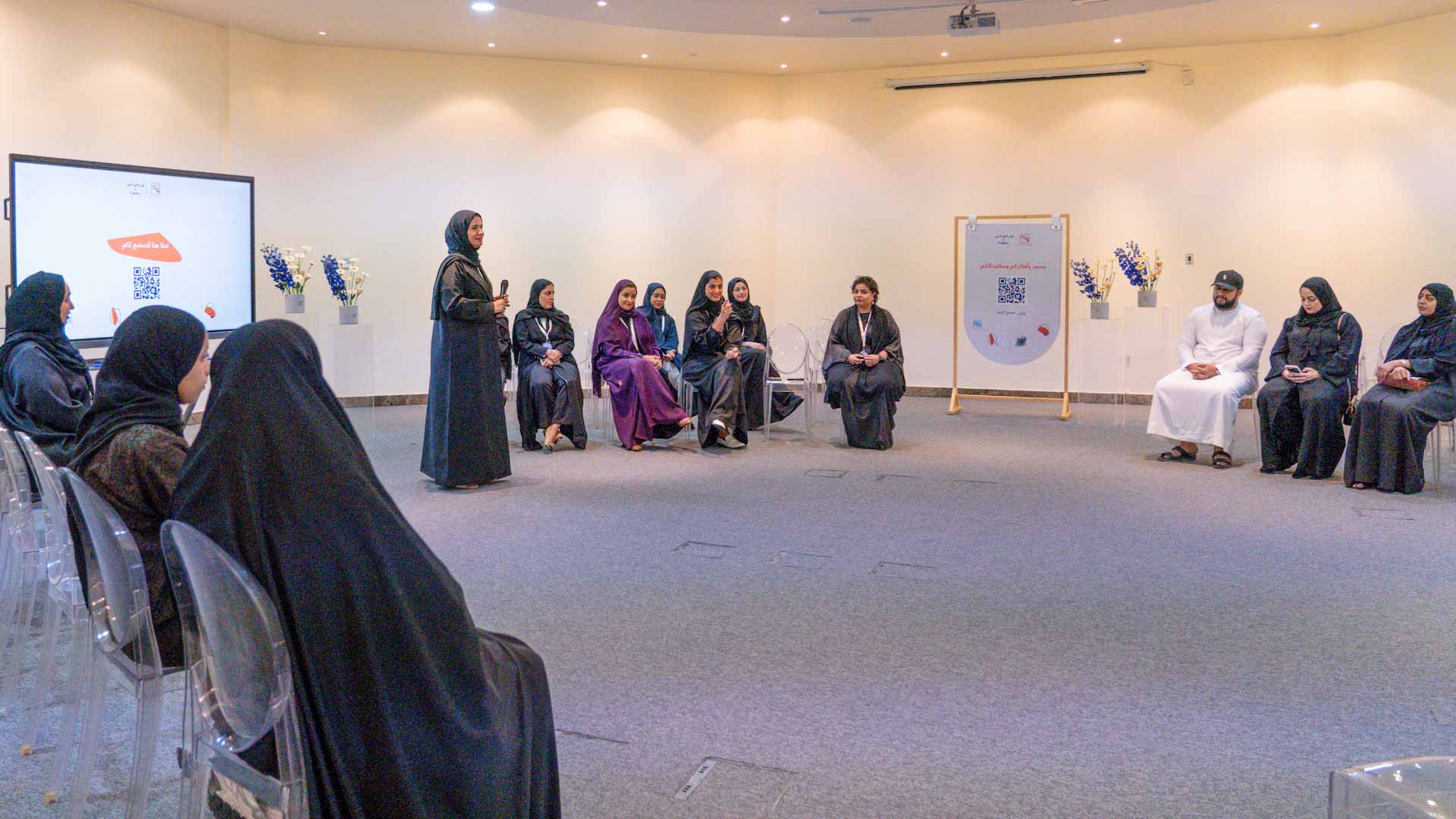 "خميسنا غيّر".. مبادرة تجمع سجايا فتيات الشارقة بالأسر والمجتمع 