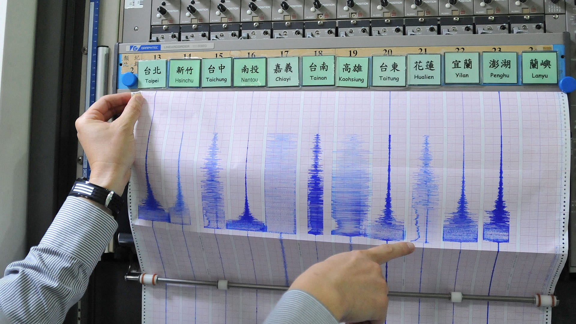 Magnitude 5.8 earthquake strikes Luzon, Philippines 
