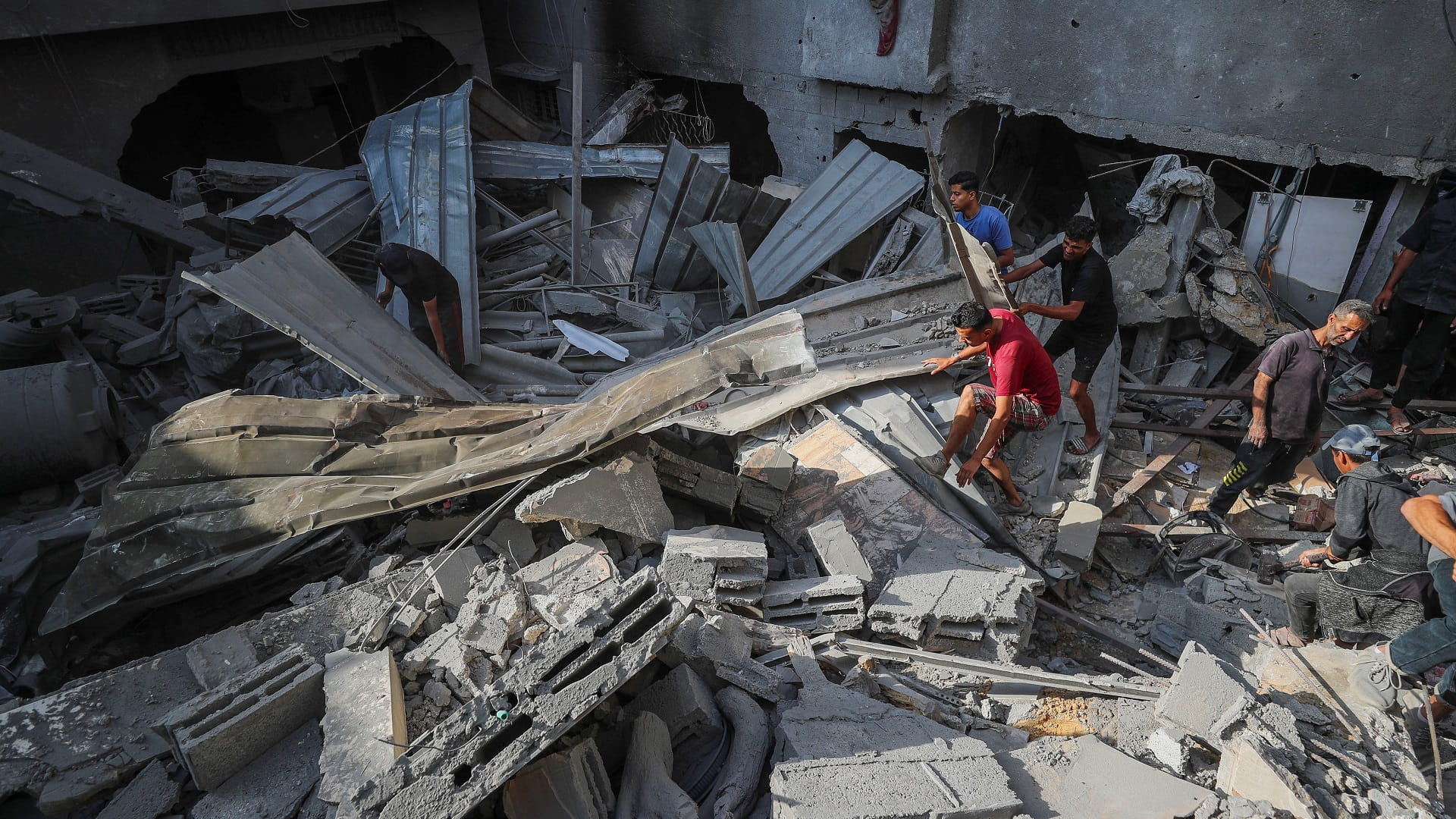 استشهاد 18 فلسطينياً وإصابة العشرات في غارات إسرائيلية على غزة 