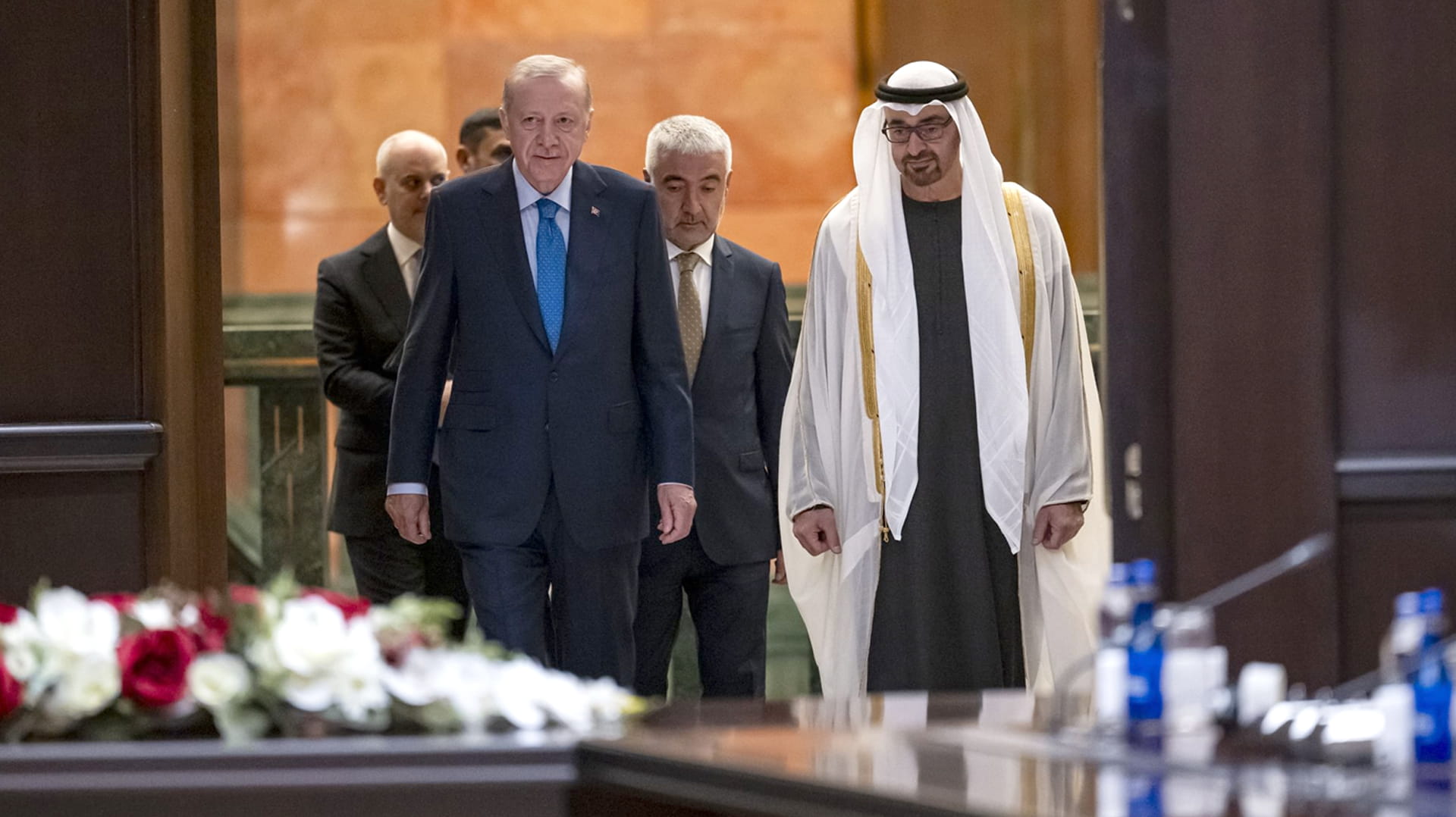 رئيس الدولة وأردوغان يؤكدان مواصلة تعزيز علاقات الإمارات وتركيا