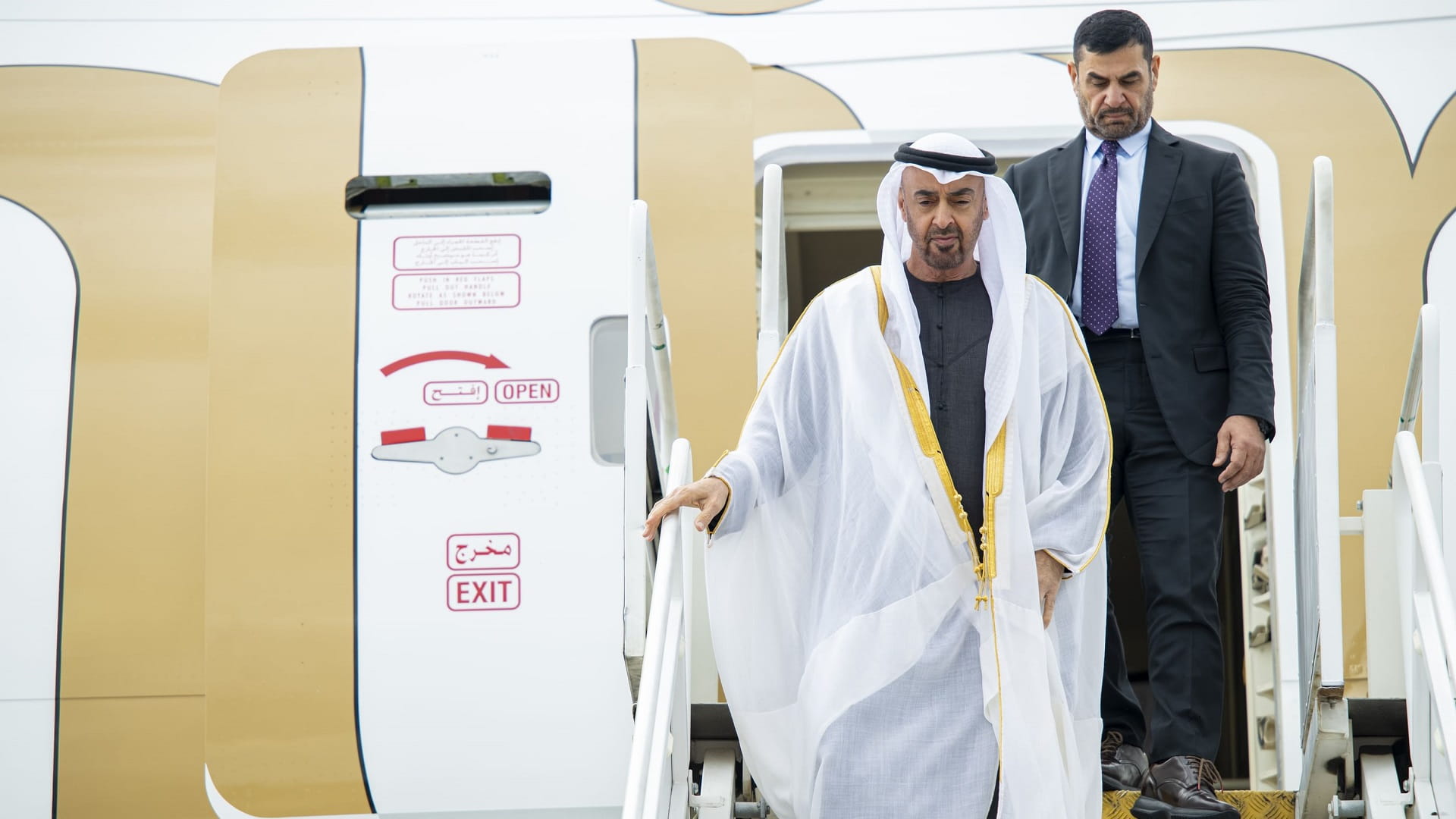 رئيس الدولة يصل المجر في زيارة رسمية