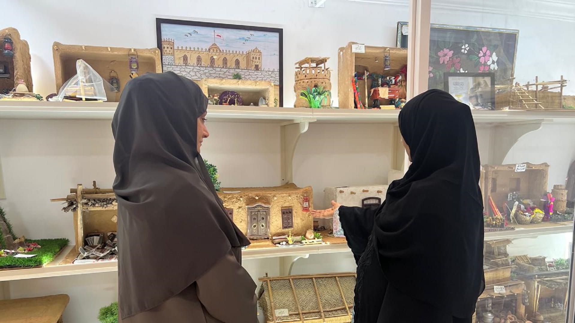 أم عبد اللطيف توثق حكايات الماضي بمتحفها الشخصي في الشارقة 