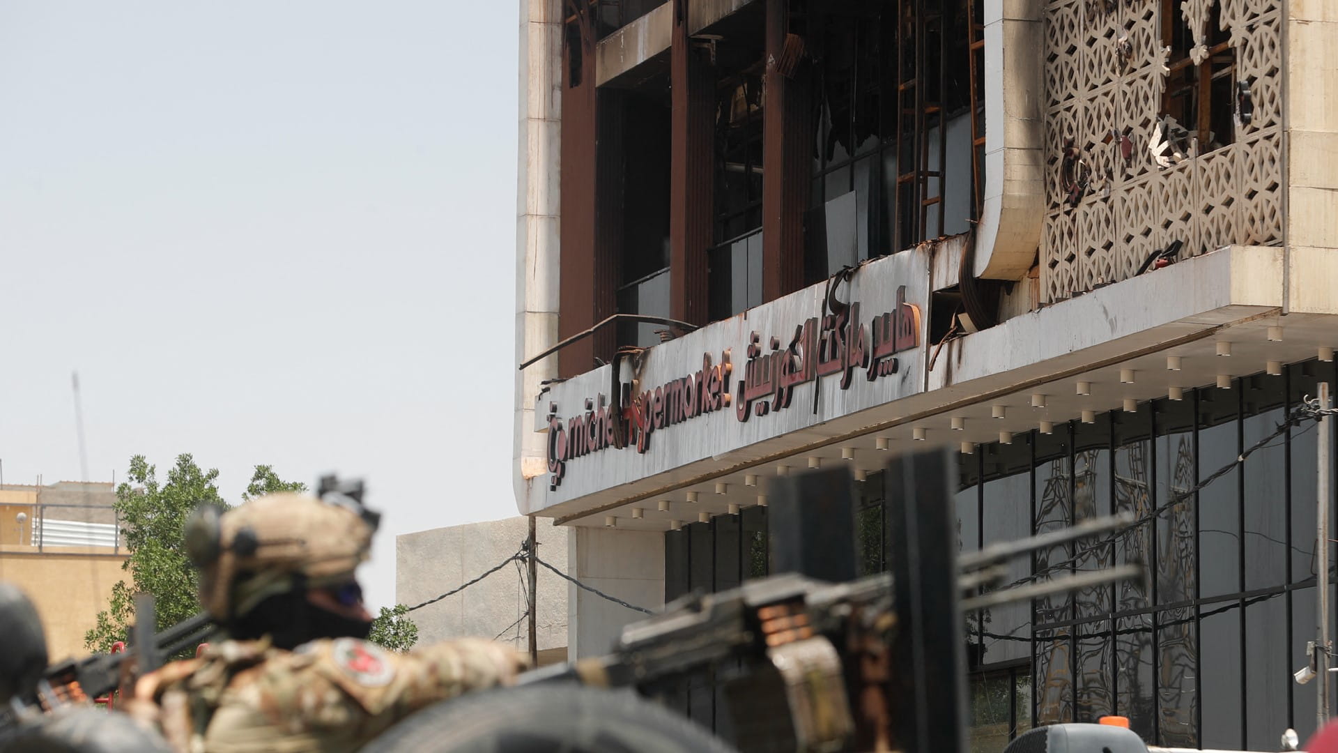 ارتفاع حصيلة ضحايا حريق مركز التسوق في العراق إلى 61 وإنقاذ 45 