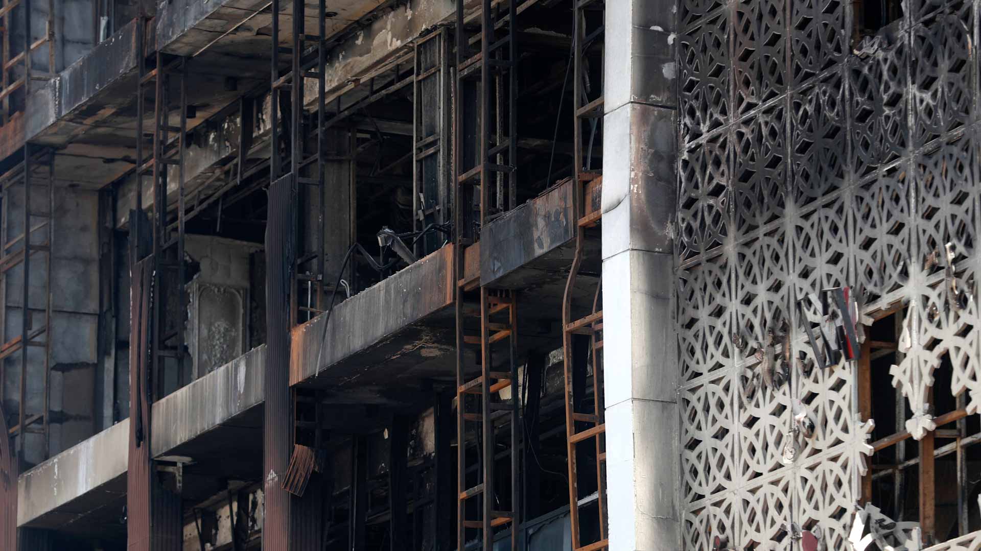 حريق بمركز تجاري في الكوت العراقية يودي بحياة 50 شخصاً على الأقل 