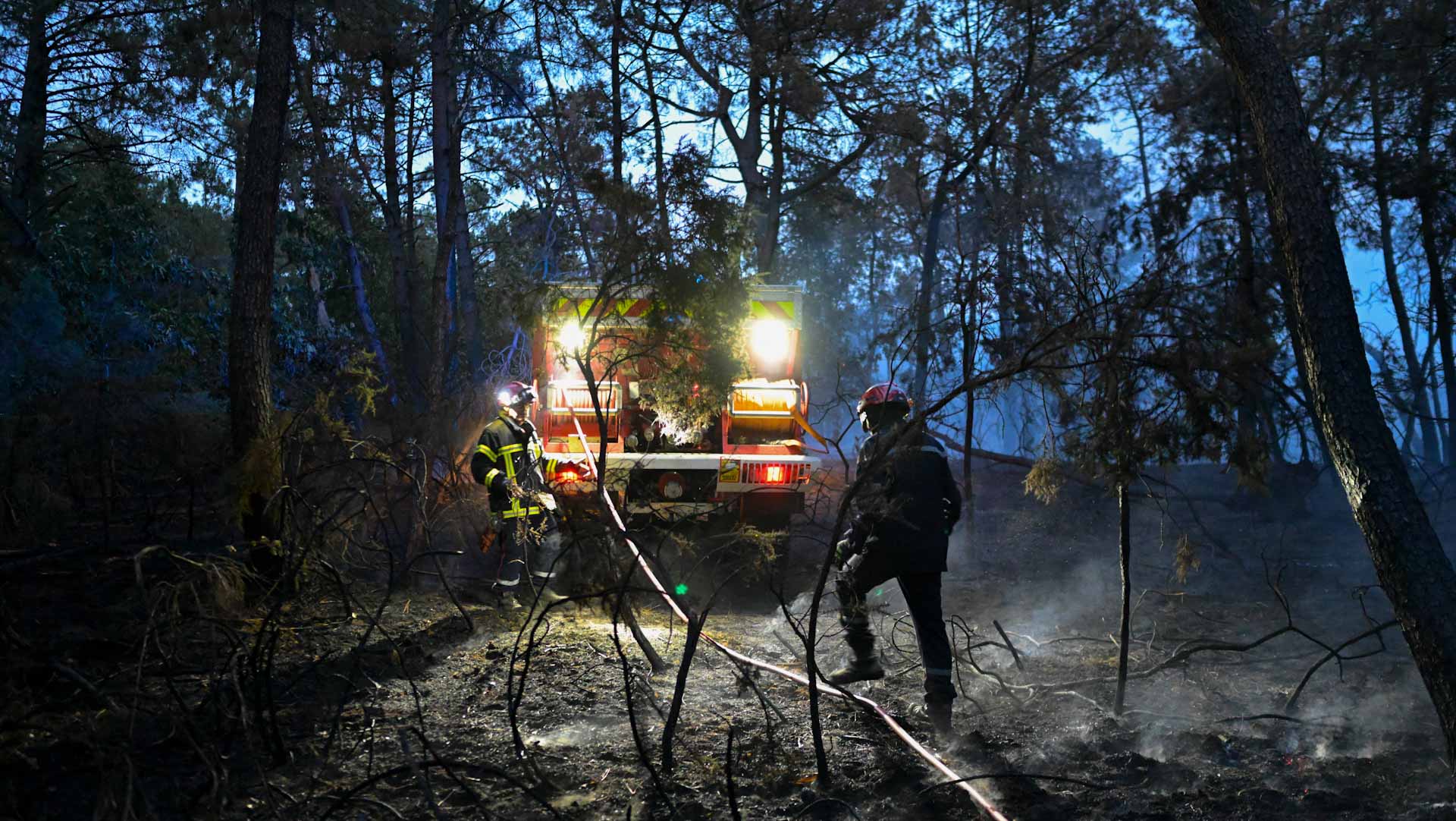 حريق مستعر يلتهم 154 هكتارًا في مارتيغ جنوب فرنسا 