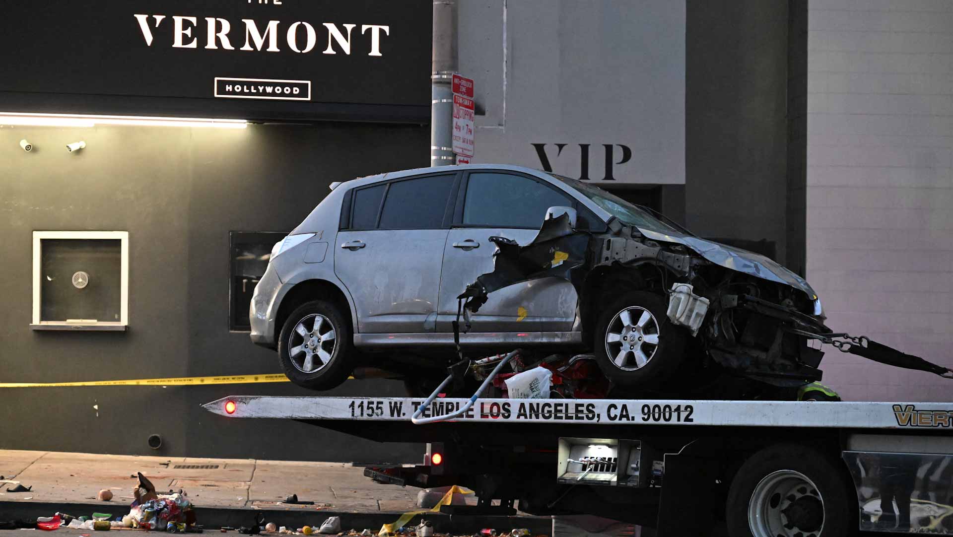 سيارة مجهولة تصدم حشداً في لوس أنجليس مخلفة 28 جريحاً 