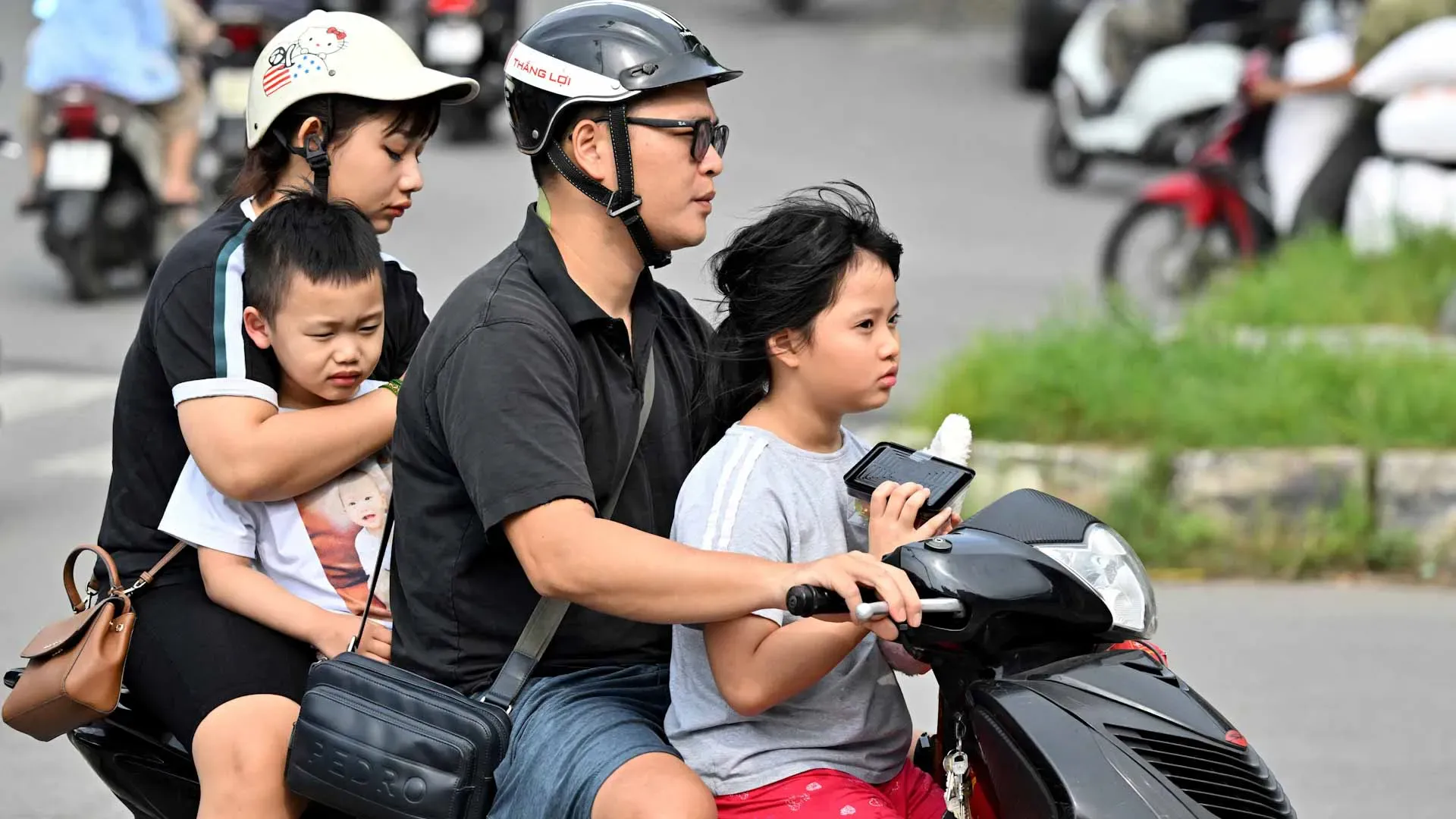 Hanoi scooter riders baulk at petrol-powered bikes ban 