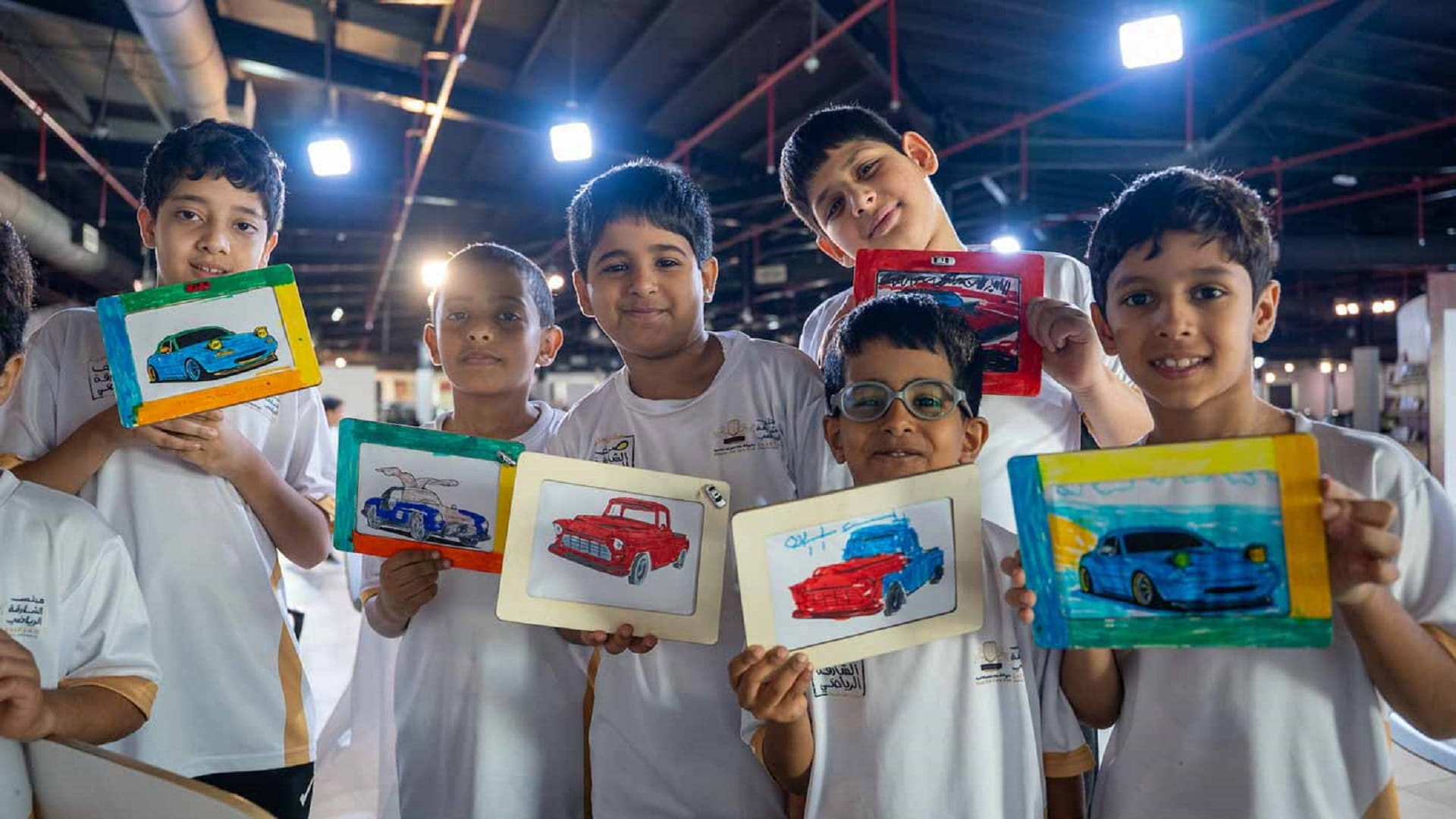 "عطلتنا غير" بنادي الشارقة للسيارات القديمة يستقطب اهتماماً واسعاً 